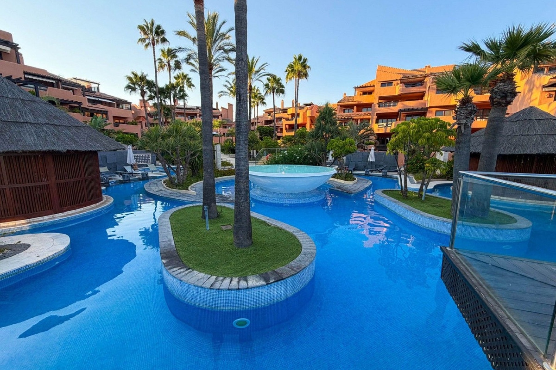 Rynek wtórny - apartment - Estepona - New Golden Mile