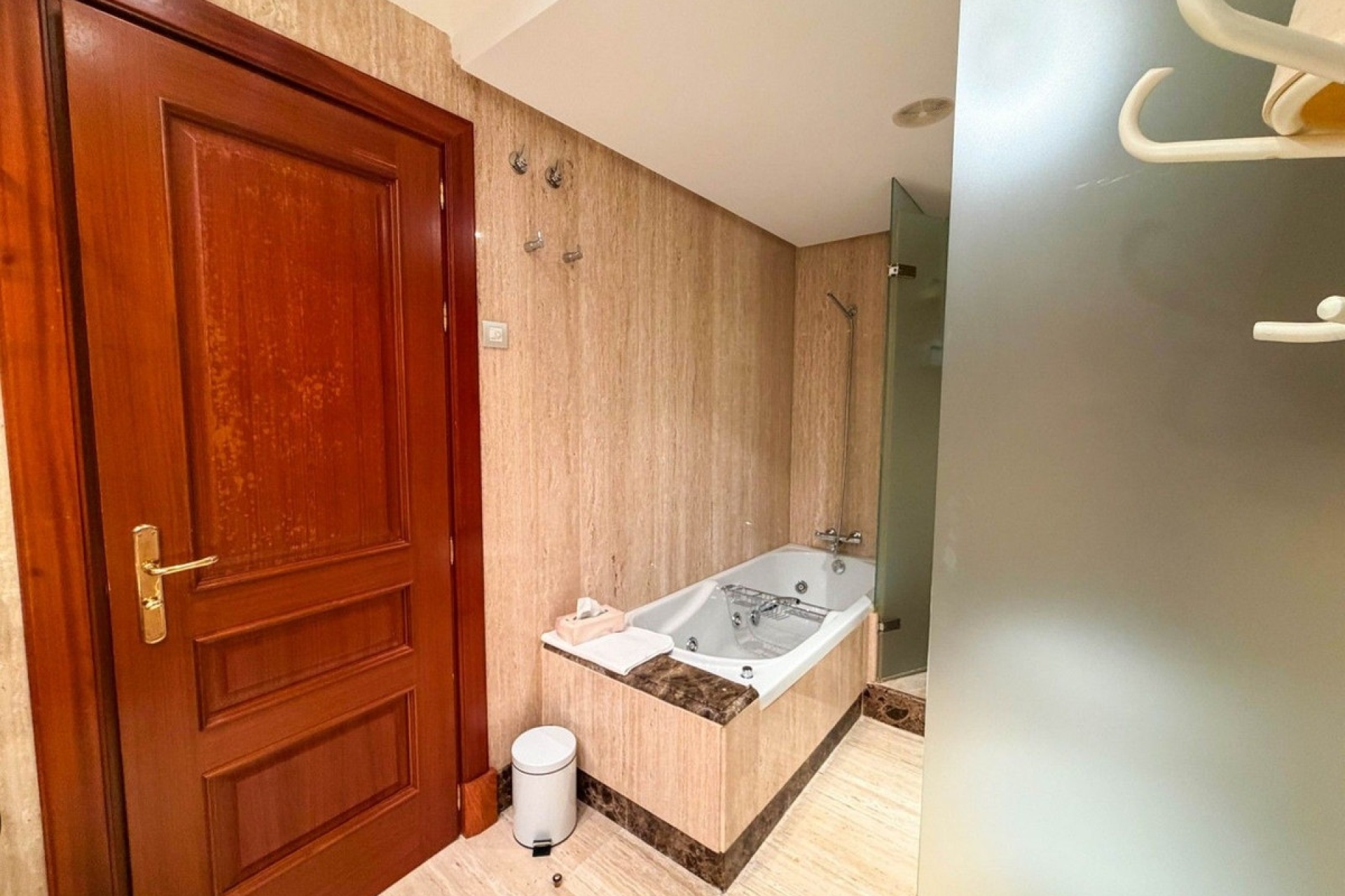 Rynek wtórny - apartment - Estepona - New Golden Mile