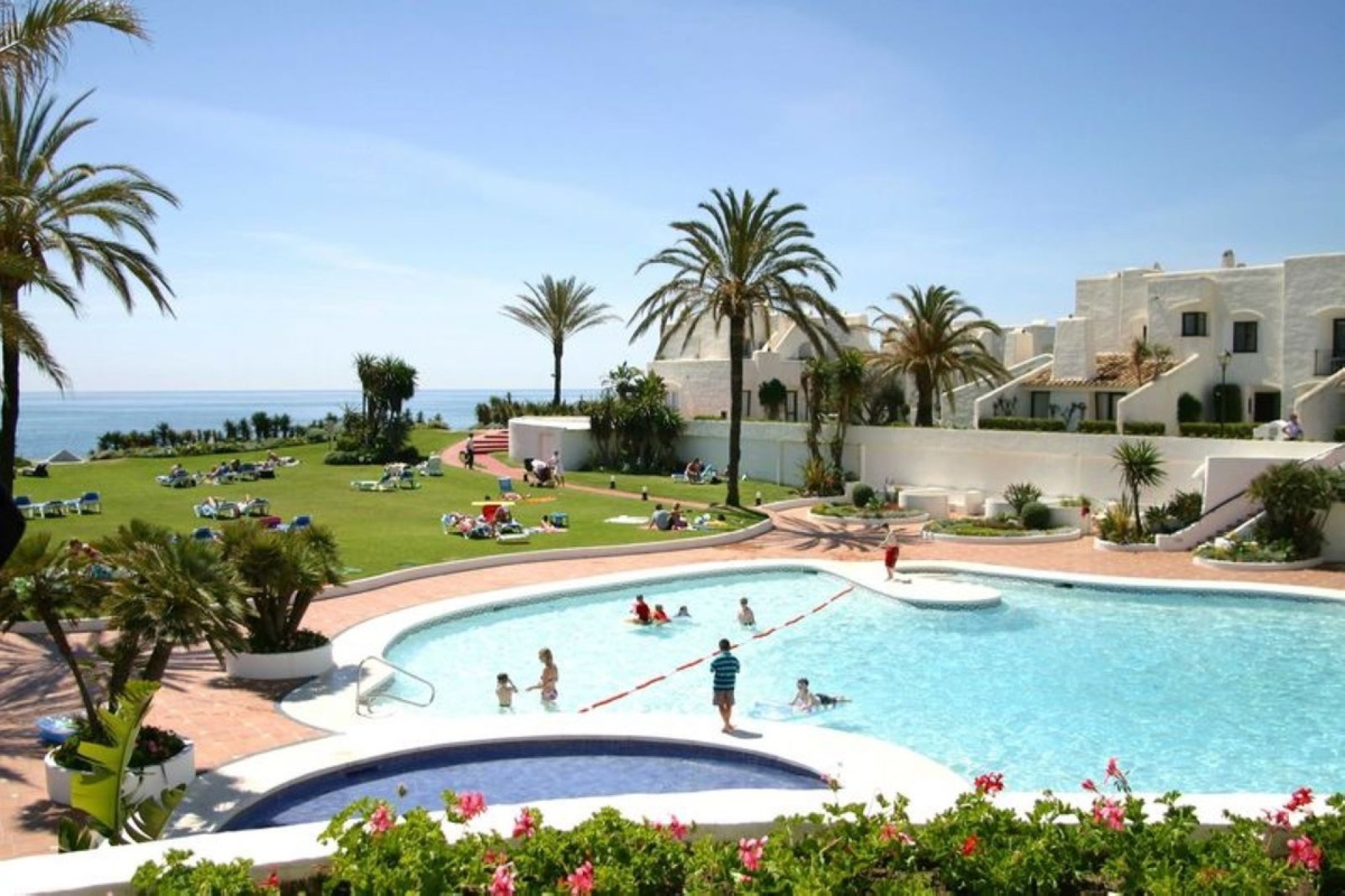 Rynek wtórny - apartment - Estepona - New Golden Mile