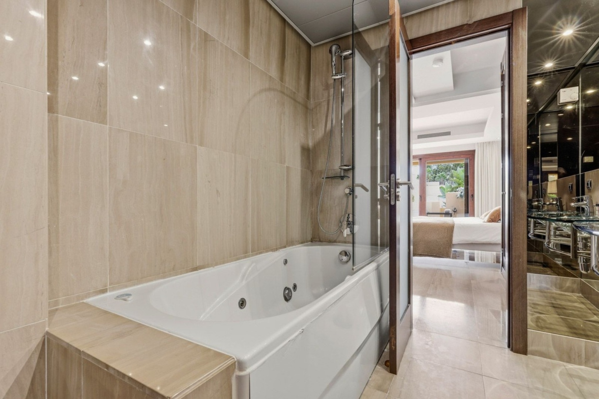 Rynek wtórny - apartment - Estepona - New Golden Mile