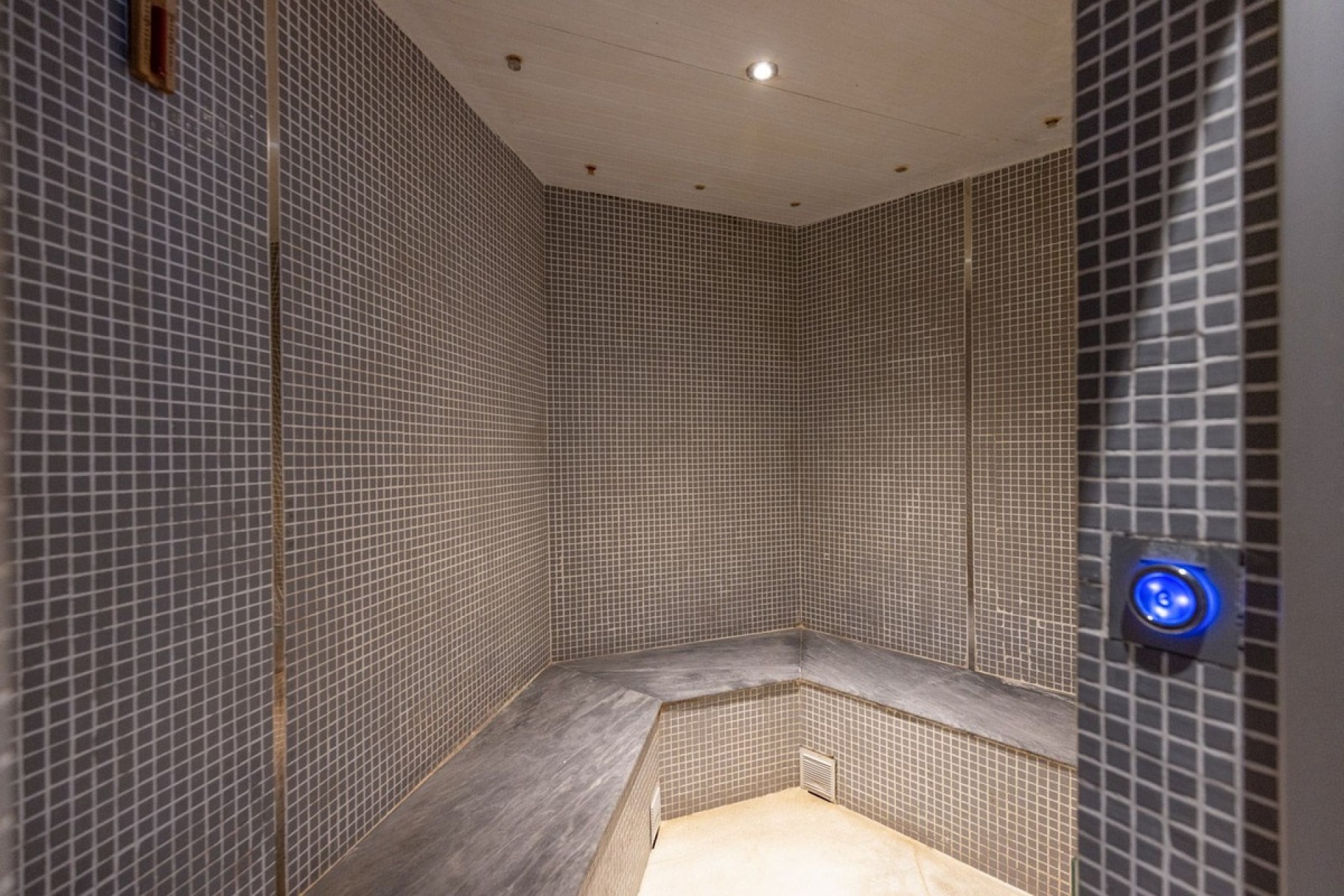 Rynek wtórny - apartment - Estepona - New Golden Mile