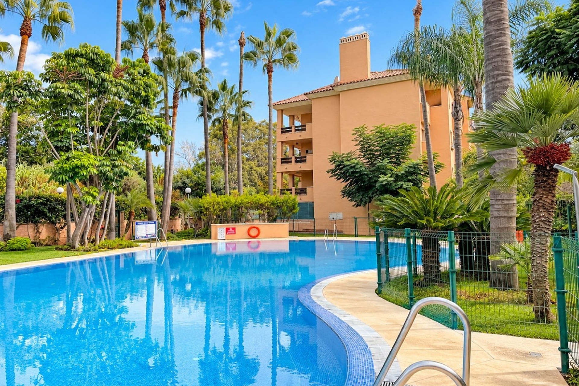 Rynek wtórny - apartment - Marbella - Cabopino