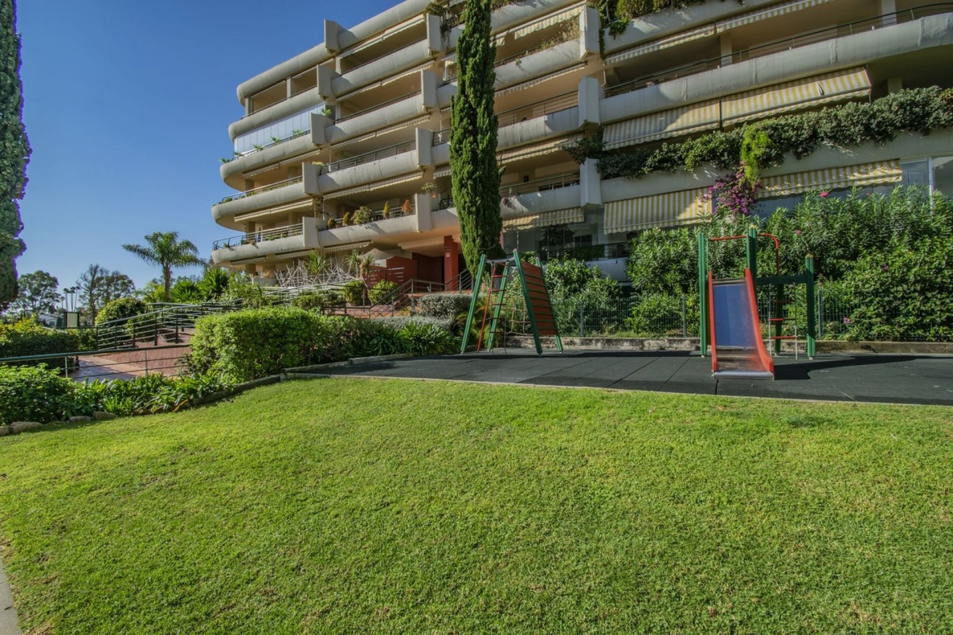 Rynek wtórny - apartment - Marbella - Guadalmina Alta