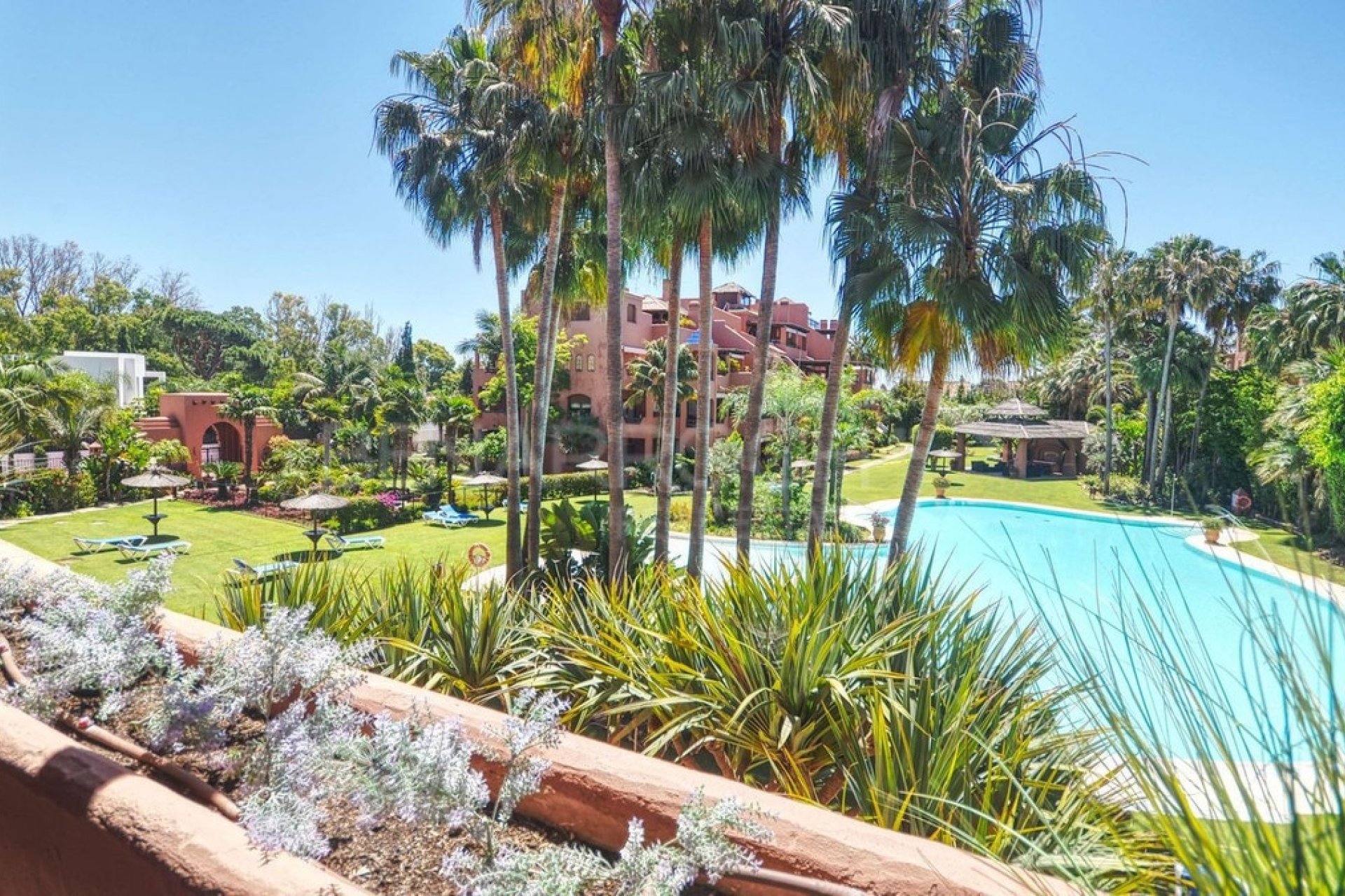 Rynek wtórny - apartment - Marbella - Guadalmina Baja