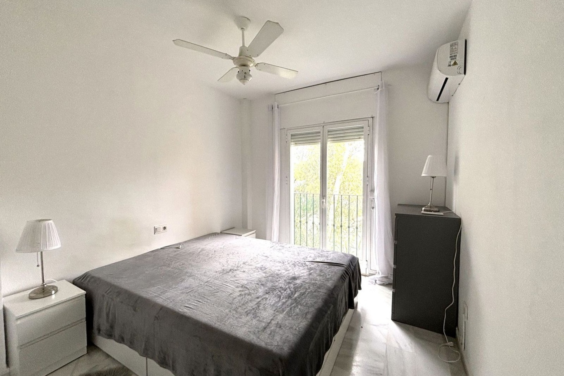 Rynek wtórny - apartment - Marbella - Guadalmina Baja