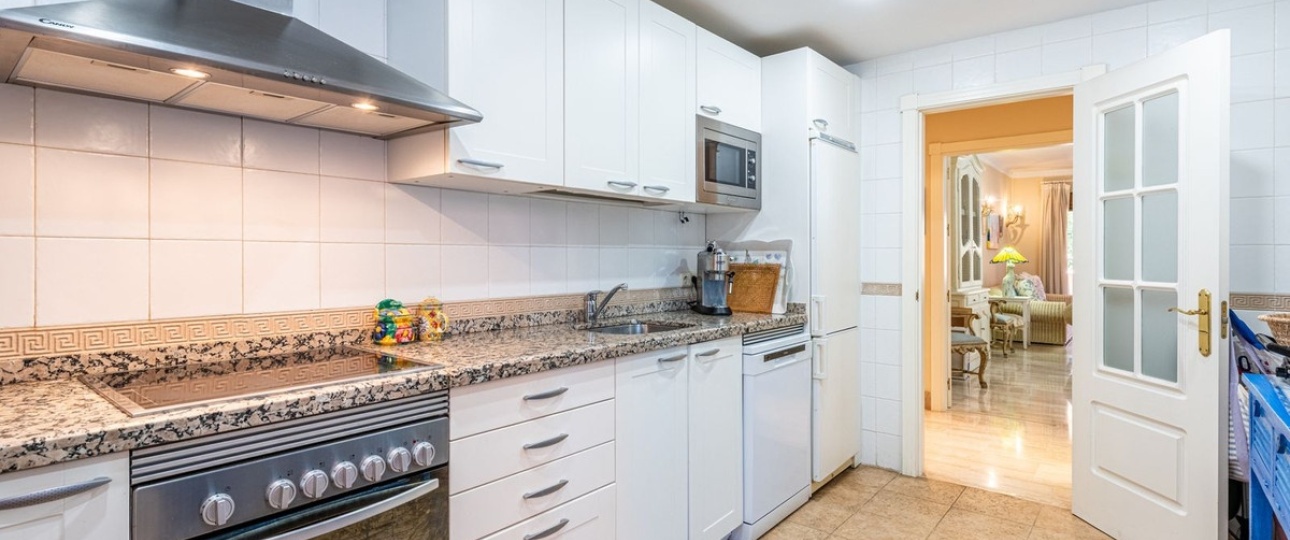 Rynek wtórny - apartment - Marbella - Guadalmina Baja