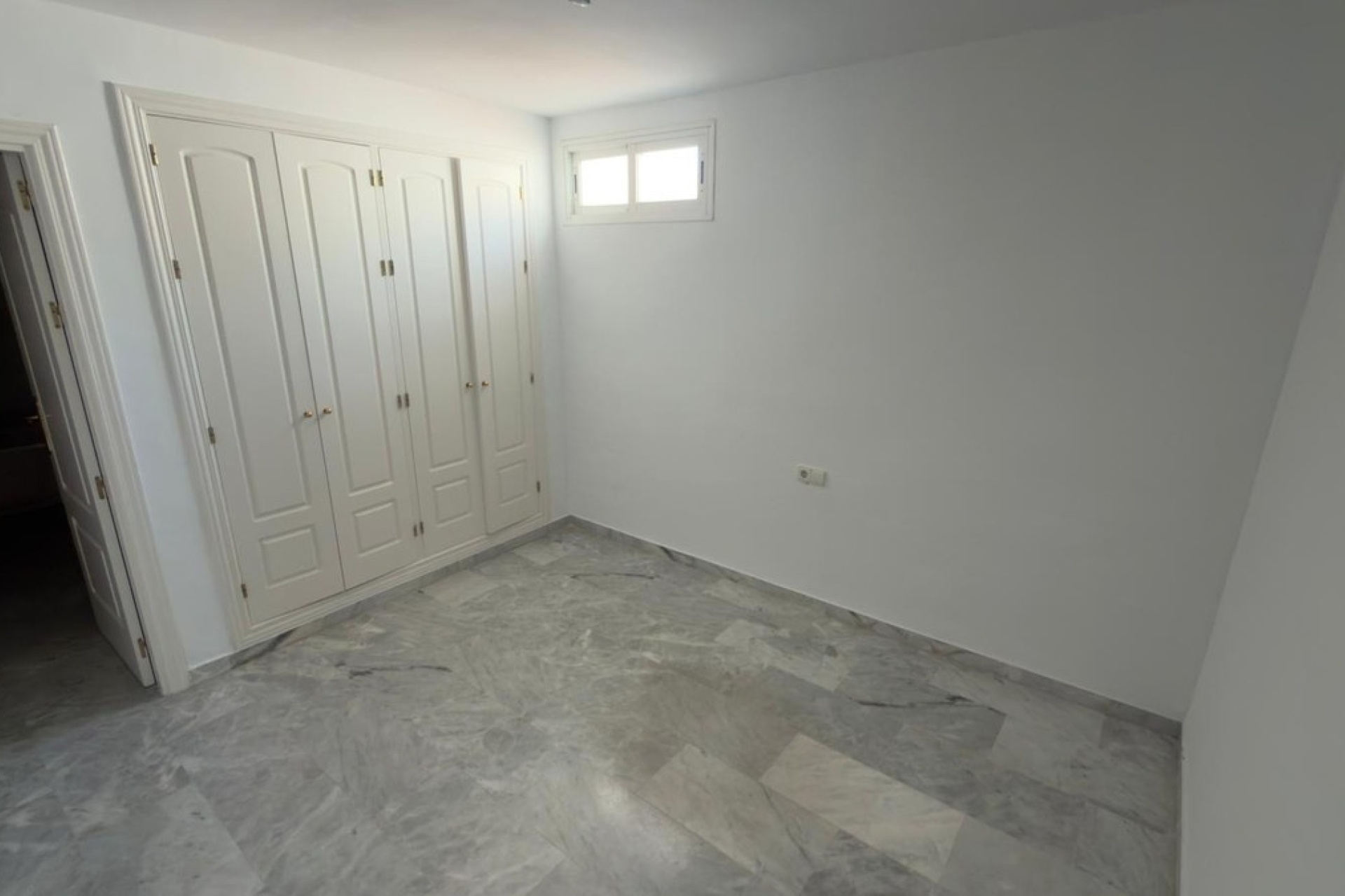 Rynek wtórny - apartment - Marbella - Guadalmina Baja