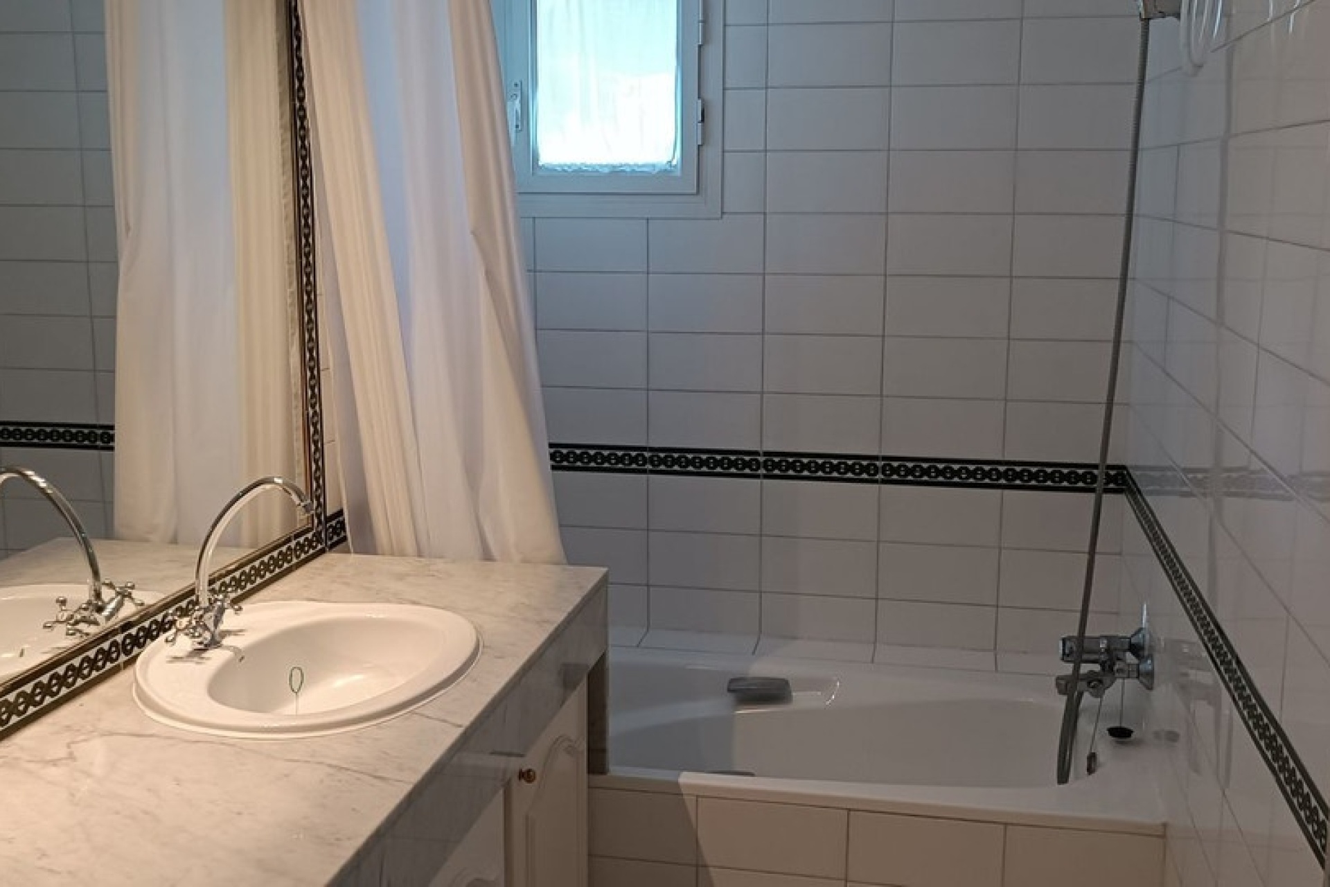 Rynek wtórny - apartment - Marbella - Guadalmina Baja