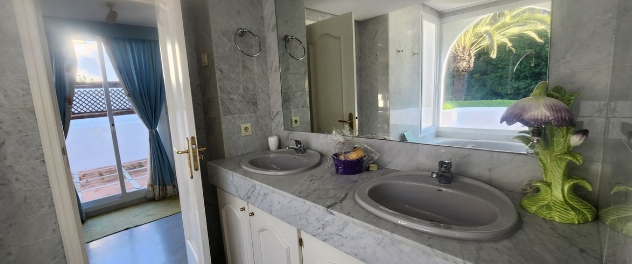 Rynek wtórny - apartment - Marbella - Guadalmina Baja