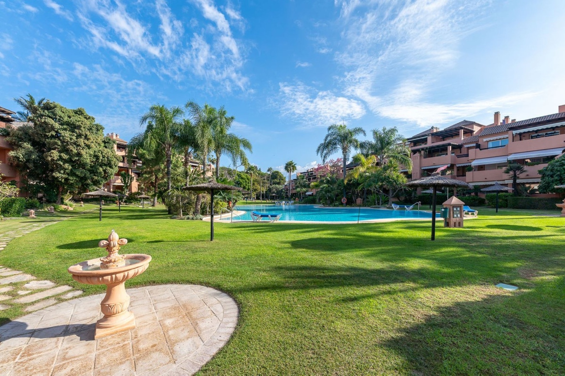 Rynek wtórny - apartment - Marbella - Guadalmina Baja