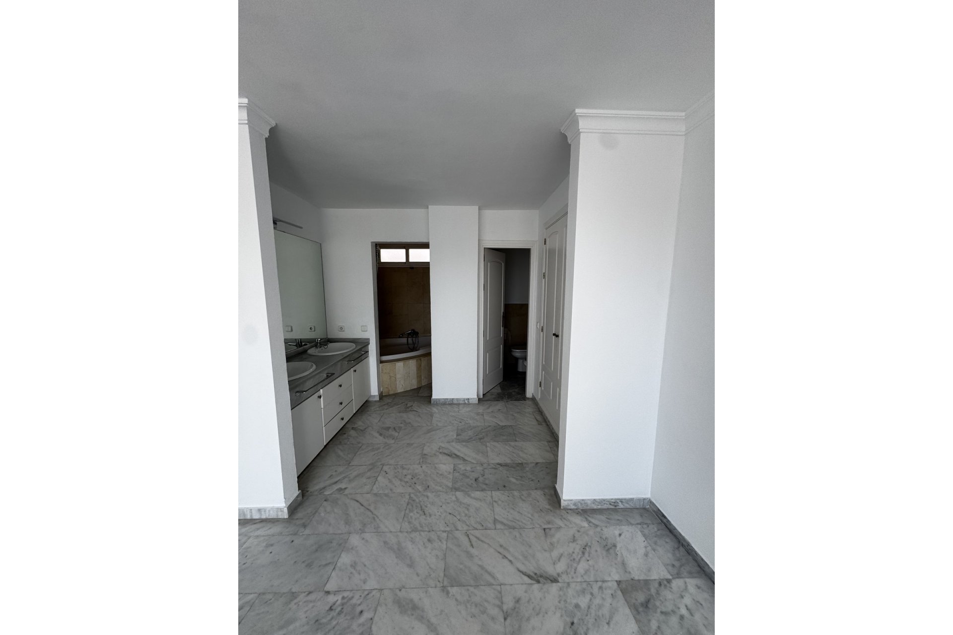 Rynek wtórny - apartment - Marbella - Guadalmina Baja