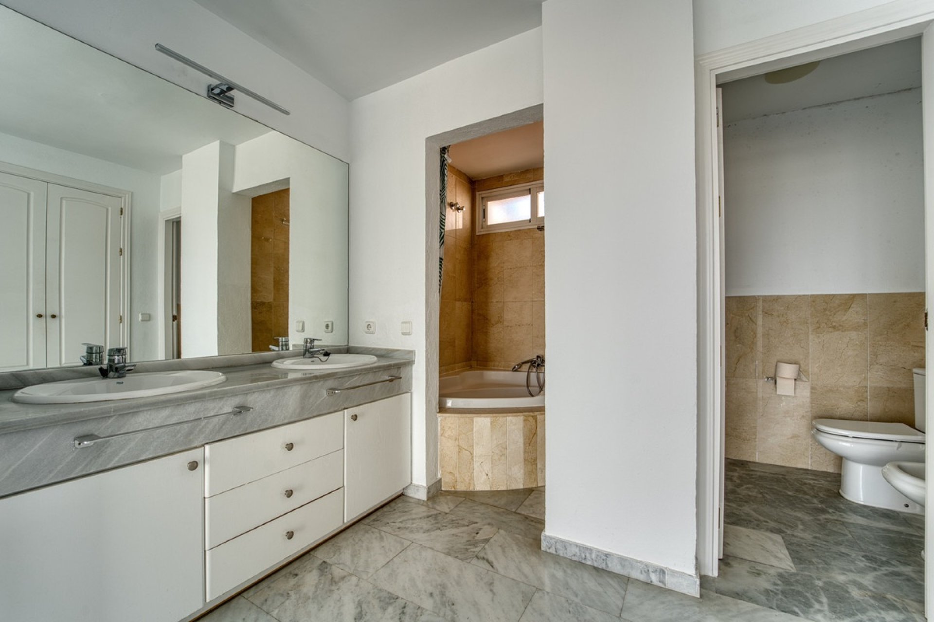 Rynek wtórny - apartment - Marbella - Guadalmina Baja