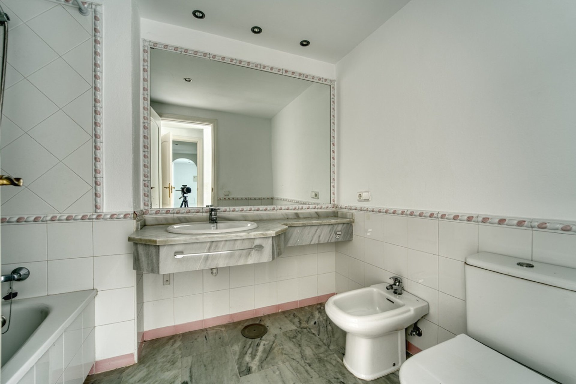 Rynek wtórny - apartment - Marbella - Guadalmina Baja