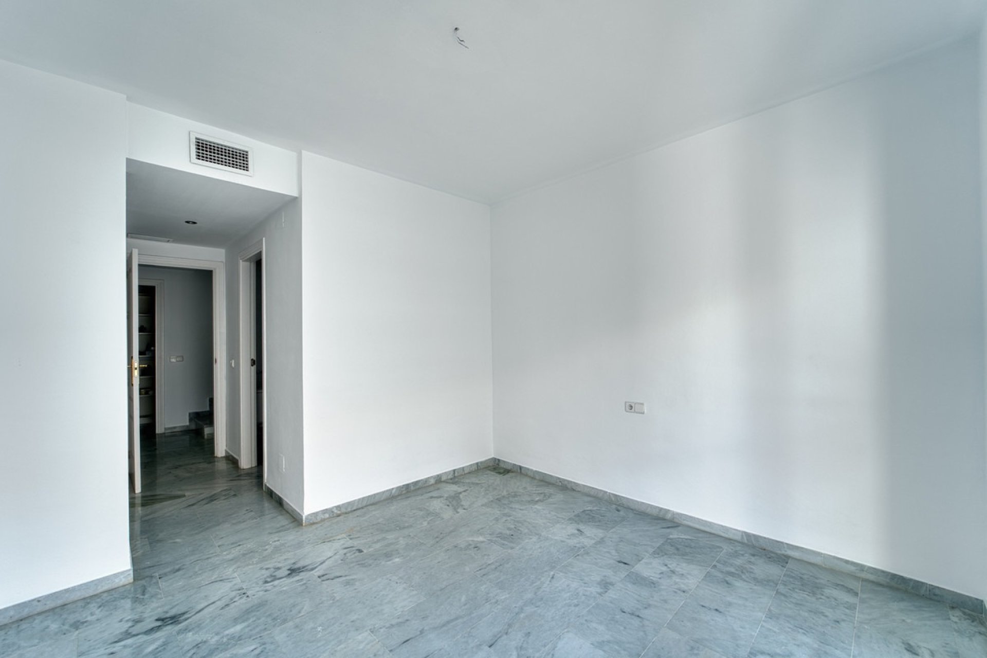 Rynek wtórny - apartment - Marbella - Guadalmina Baja