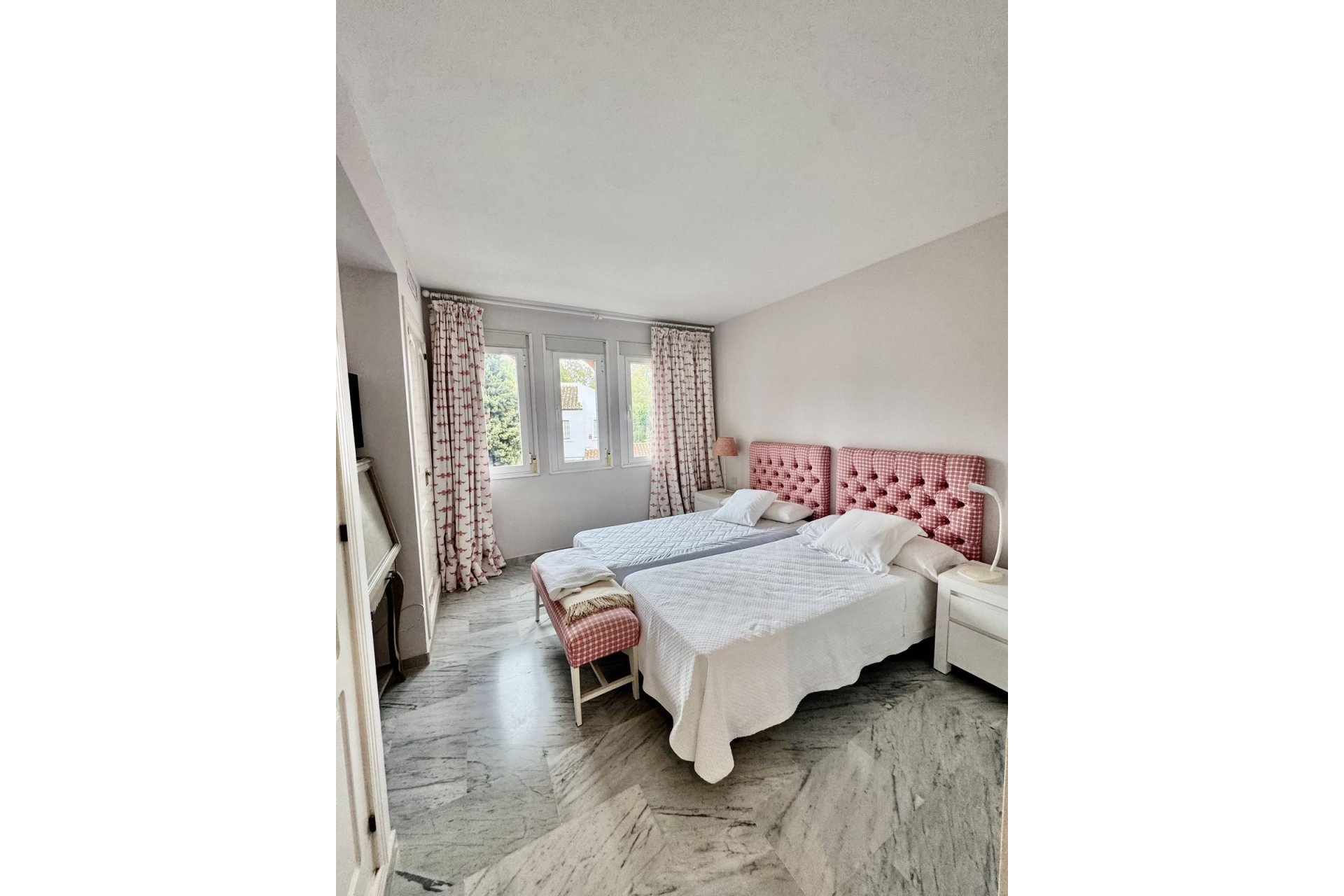 Rynek wtórny - apartment - Marbella - Guadalmina Baja