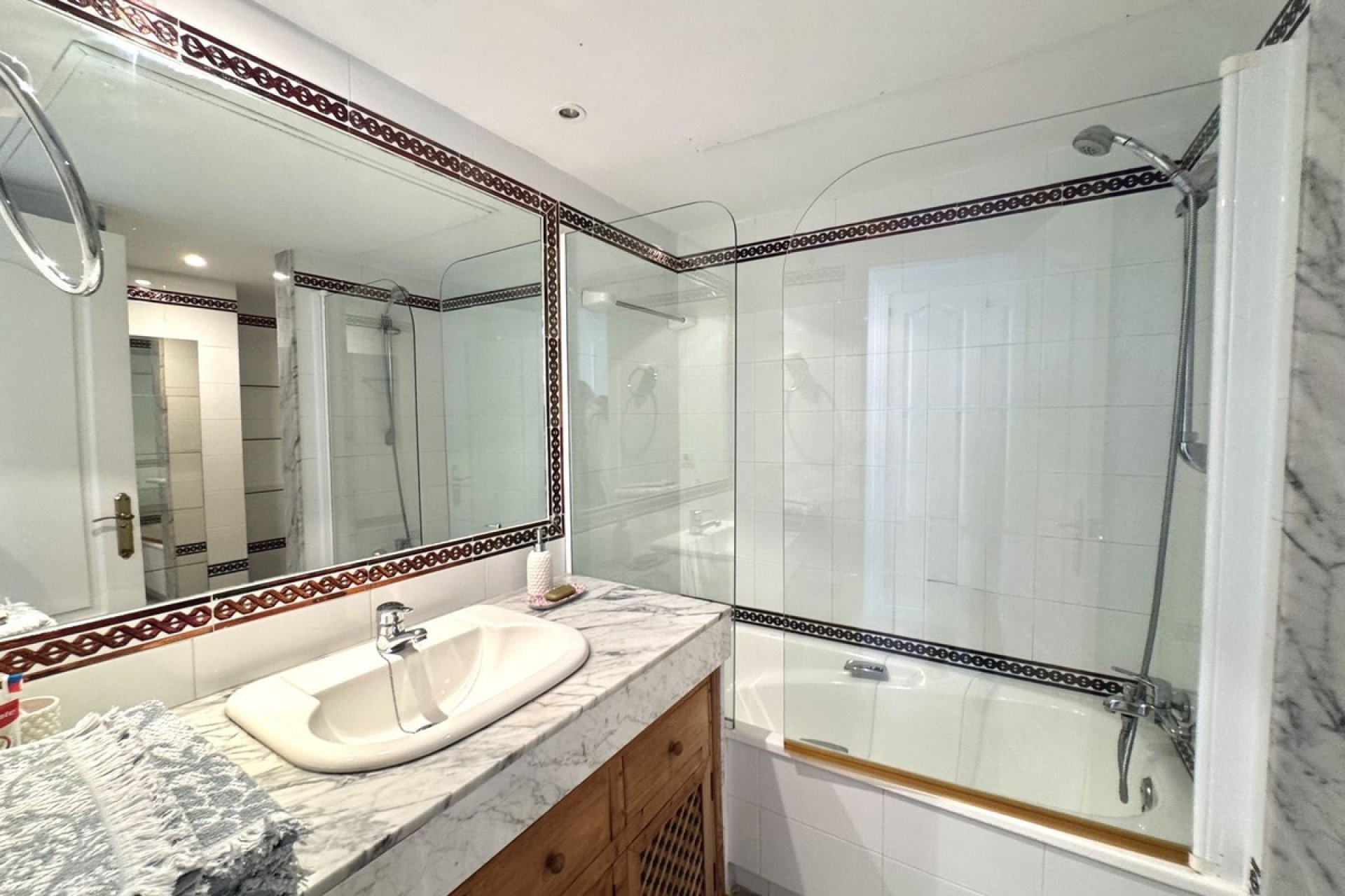 Rynek wtórny - apartment - Marbella - Guadalmina Baja