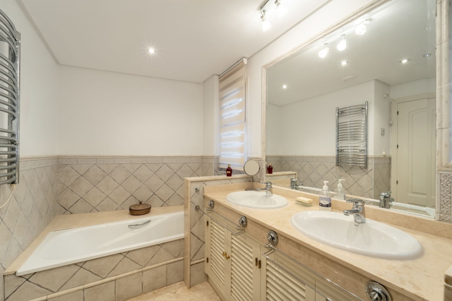 Rynek wtórny - apartment - Marbella - La Mairena