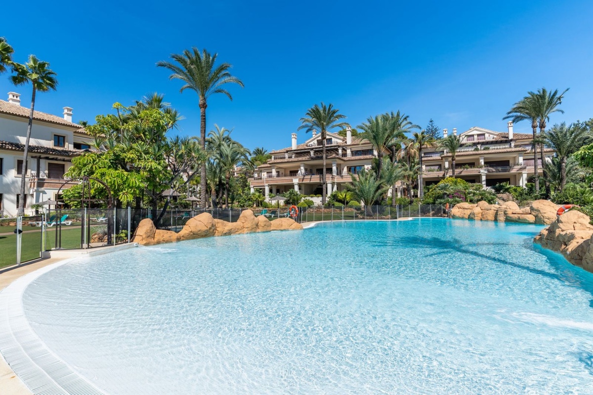 Rynek wtórny - apartment - Marbella - Los Monteros
