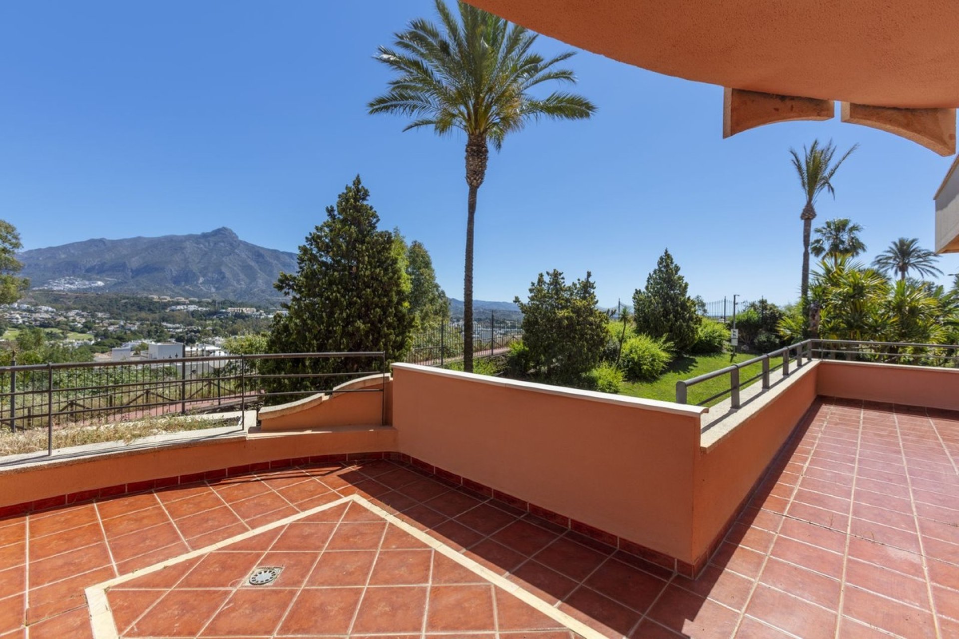 Rynek wtórny - apartment - Marbella - Nueva Andalucía