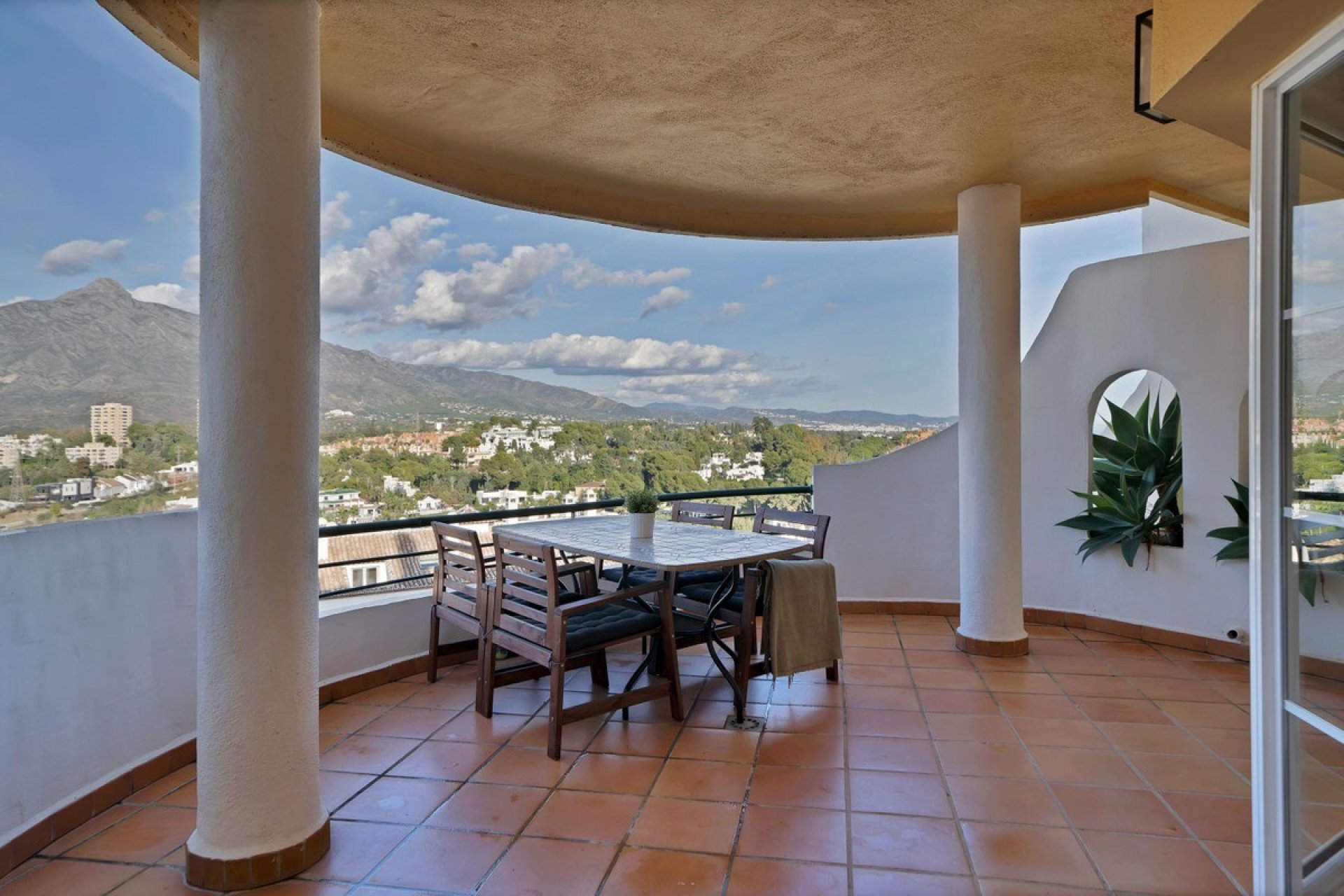 Rynek wtórny - apartment - Marbella - Nueva Andalucía