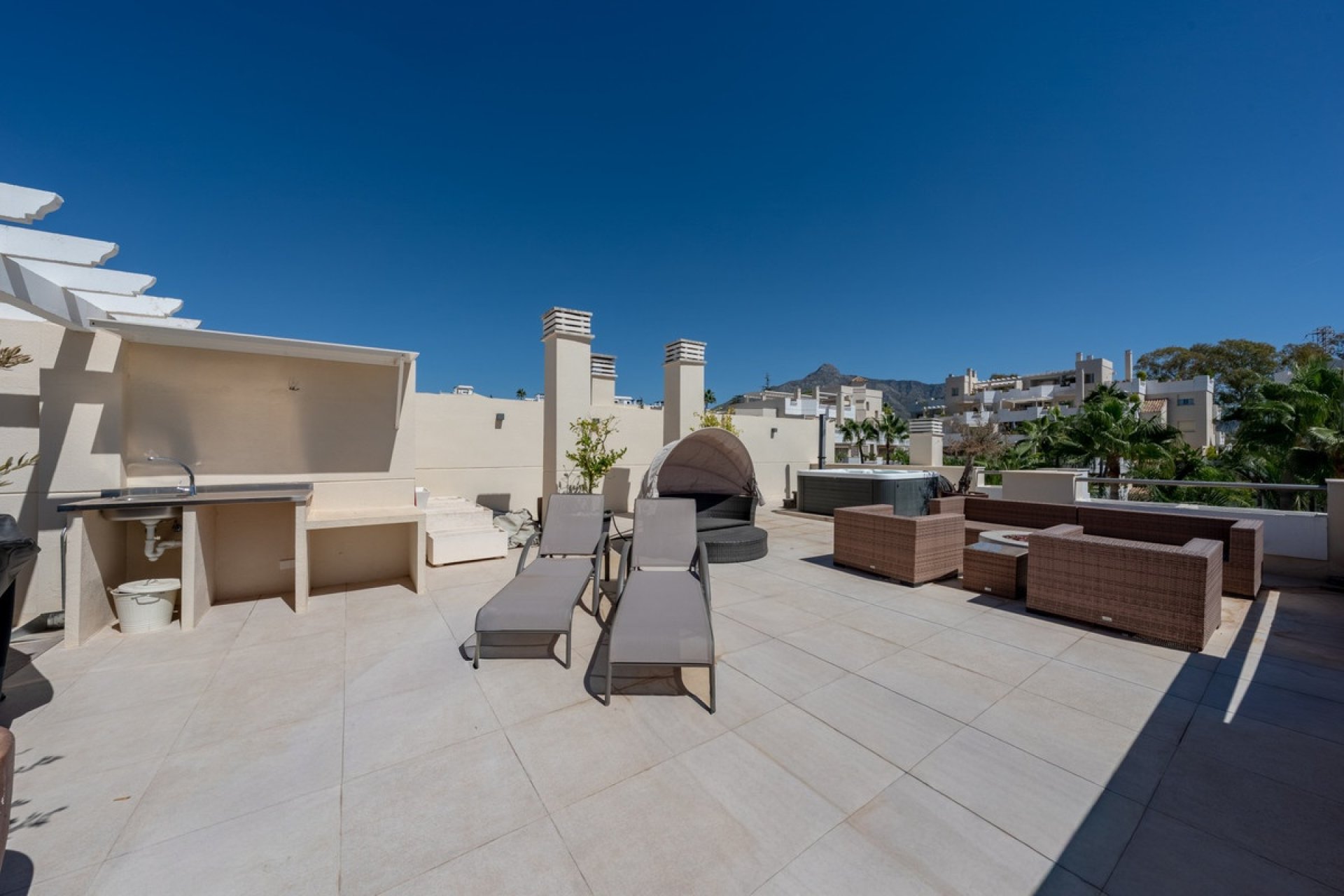 Rynek wtórny - apartment - Marbella - Nueva Andalucía