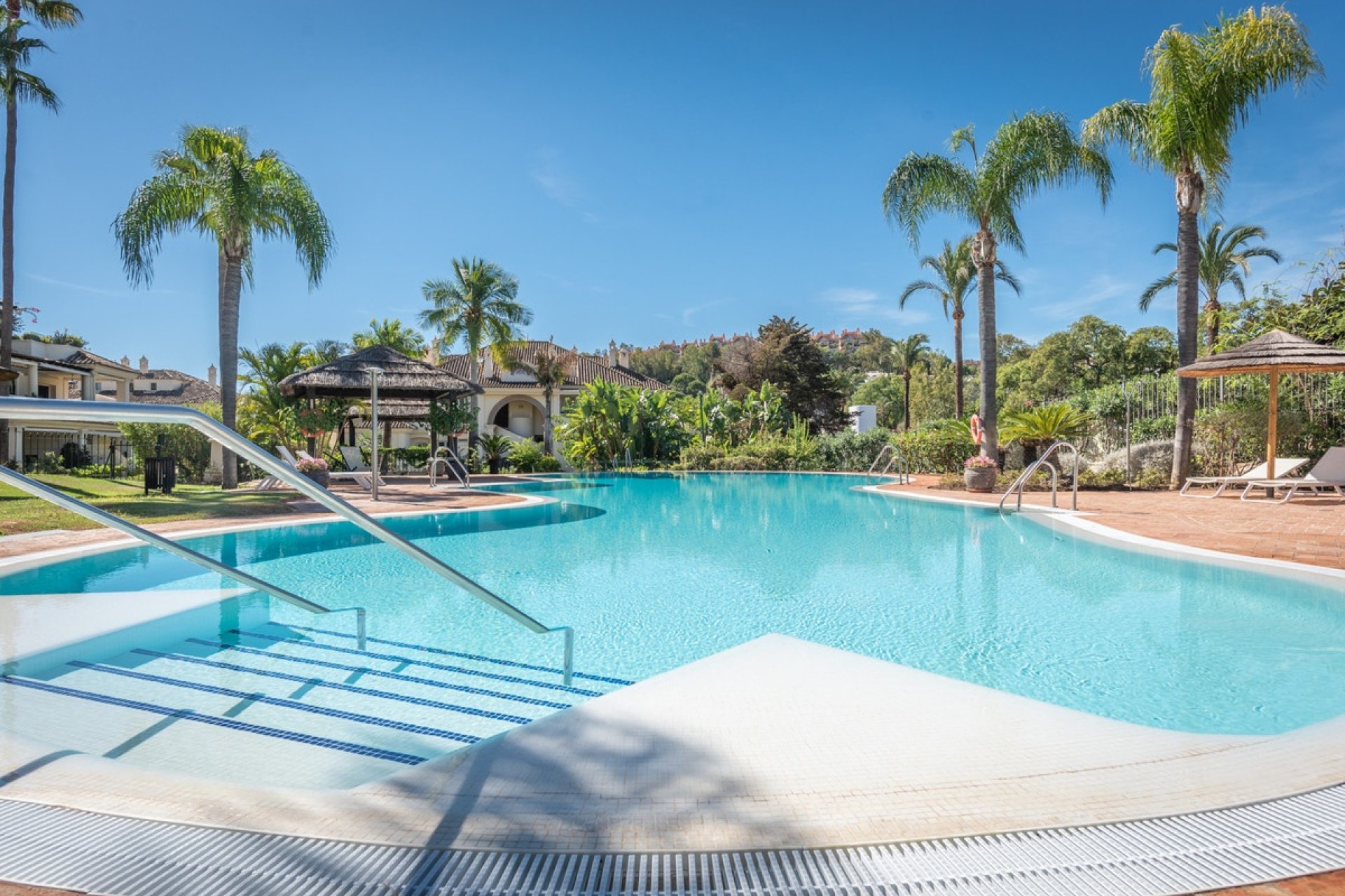 Rynek wtórny - apartment - Marbella - Nueva Andalucía