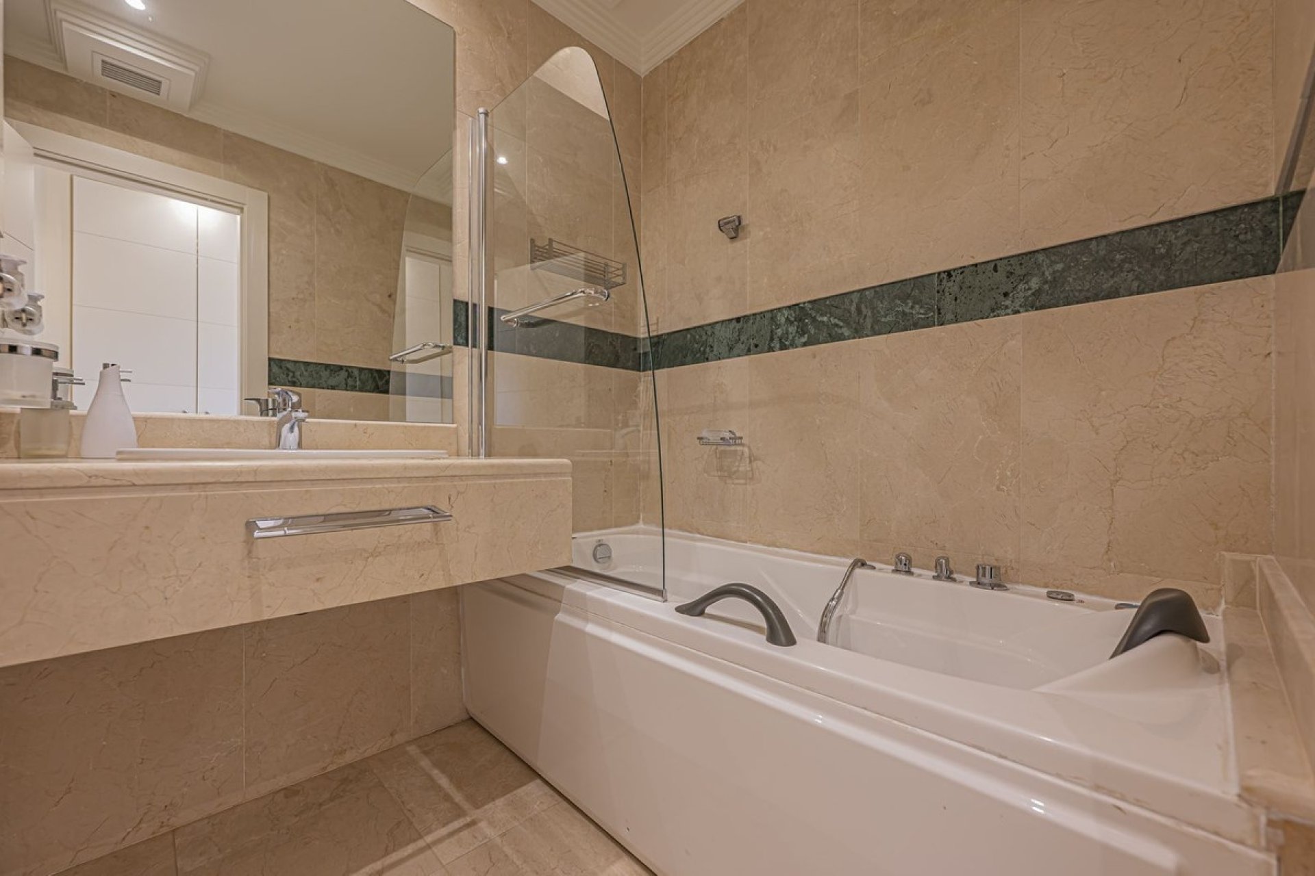 Rynek wtórny - apartment - Marbella - Nueva Andalucía