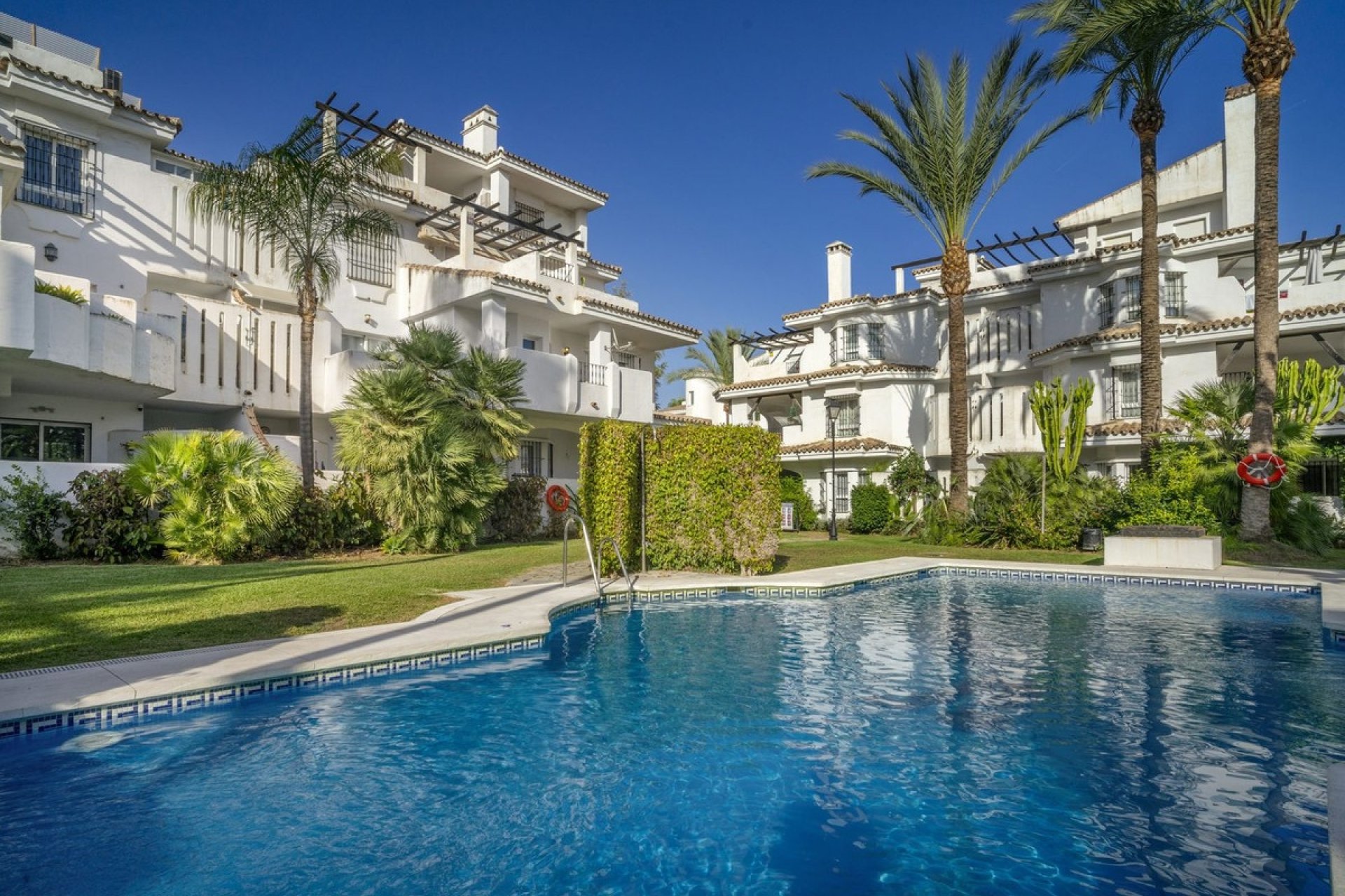 Rynek wtórny - apartment - Marbella - Nueva Andalucía
