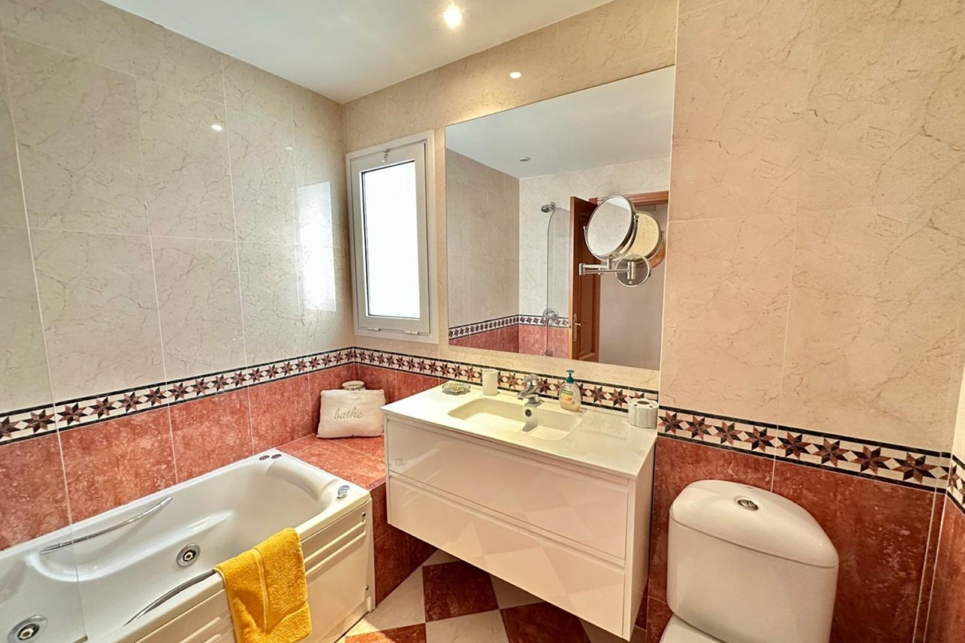Rynek wtórny - apartment - Marbella - Nueva Andalucía