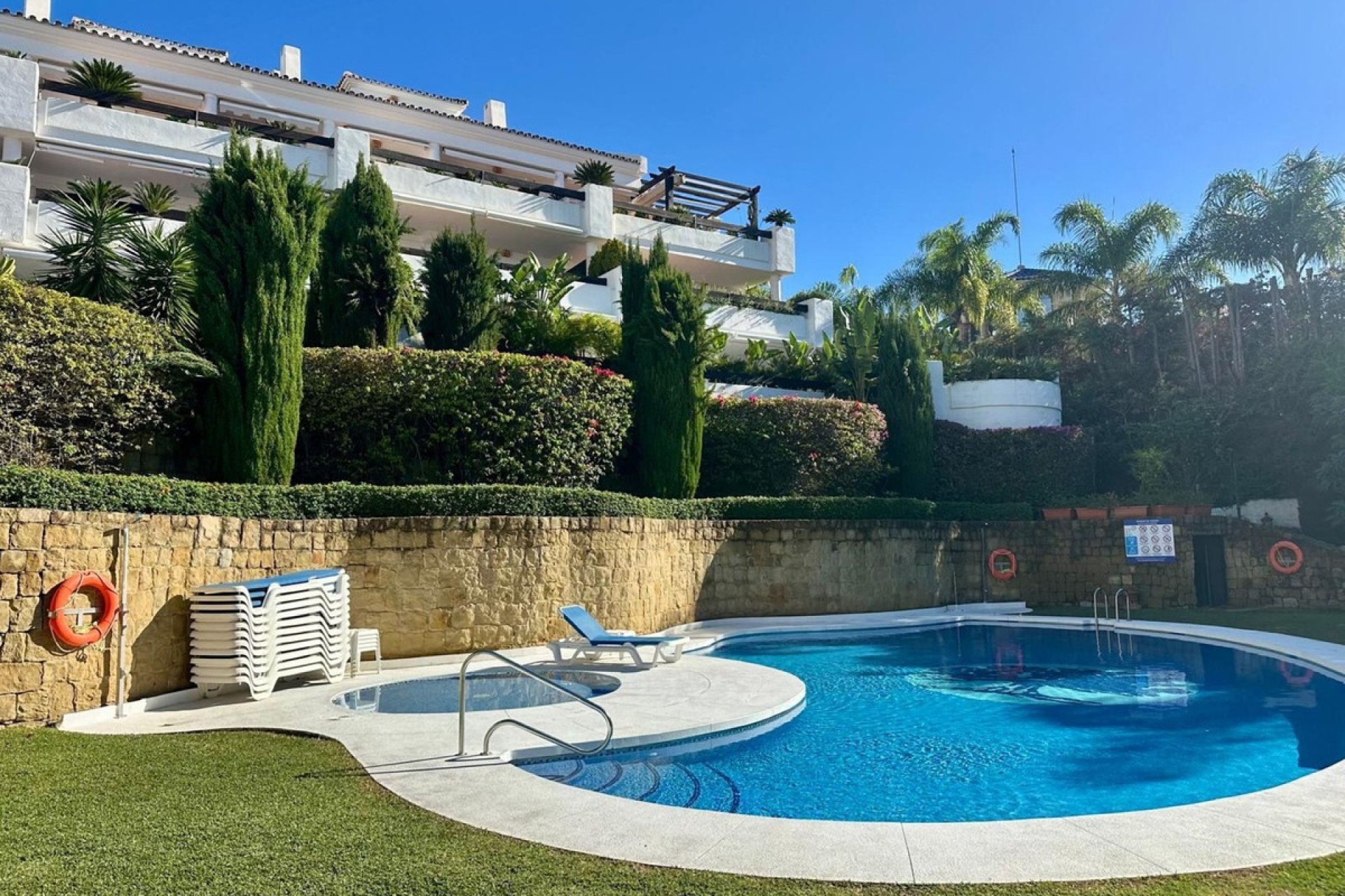 Rynek wtórny - apartment - Marbella - Nueva Andalucía