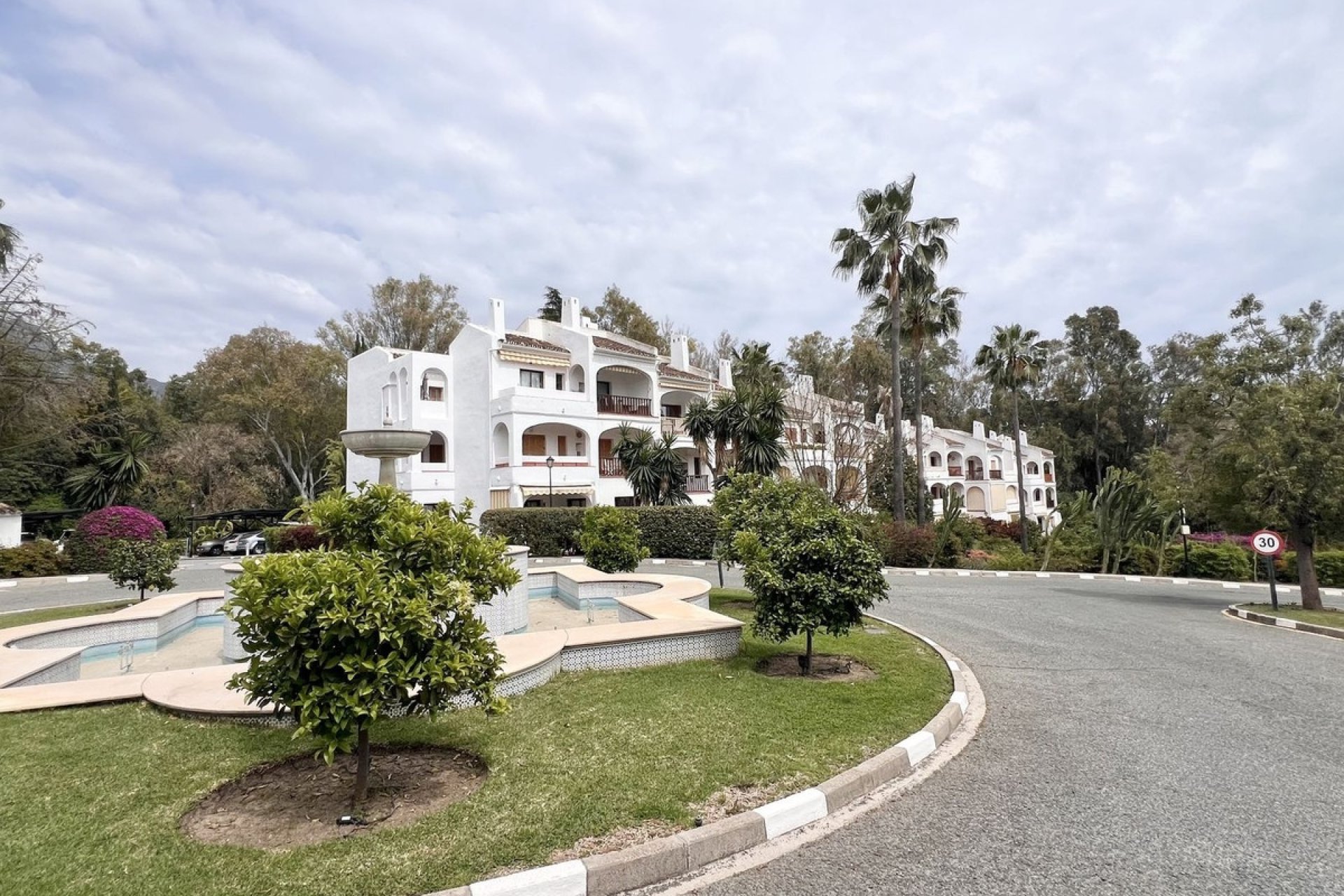 Rynek wtórny - apartment - Marbella - Nueva Andalucía