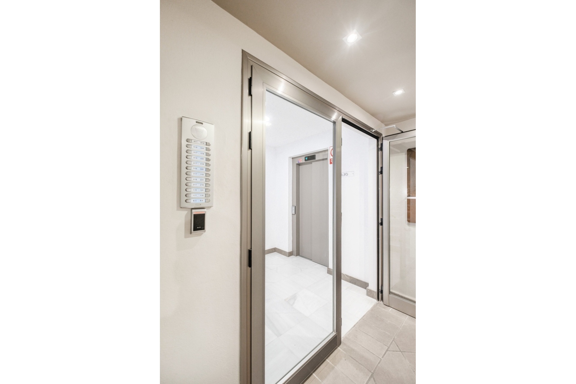 Rynek wtórny - apartment - Marbella - Nueva Andalucía