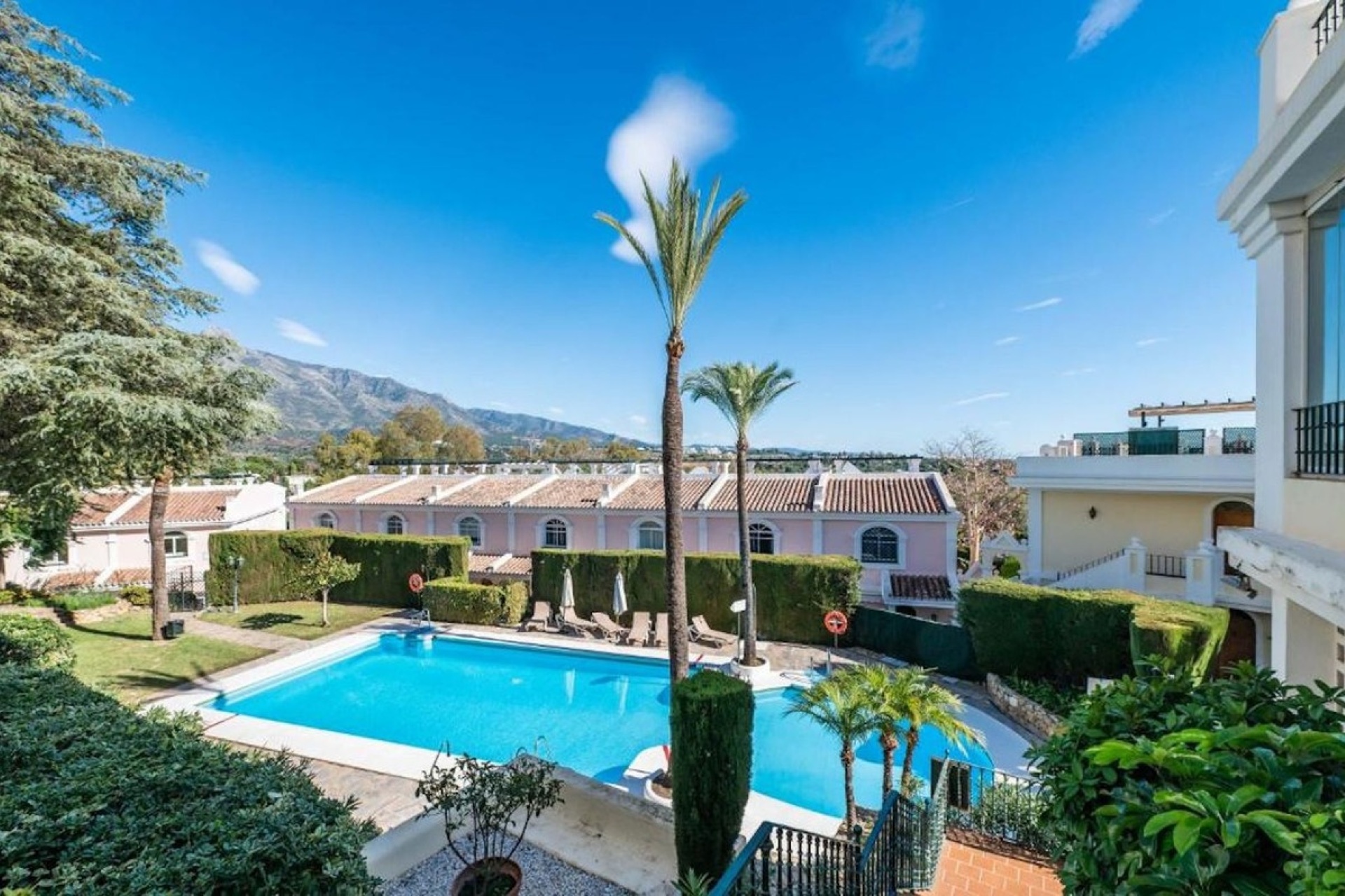 Rynek wtórny - apartment - Marbella - Nueva Andalucía