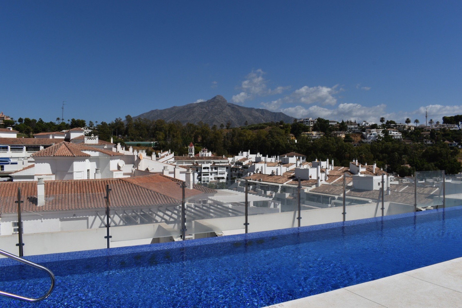 Rynek wtórny - apartment - Marbella - Nueva Andalucía