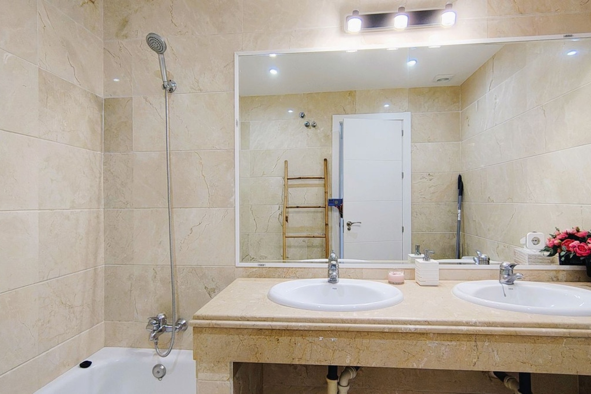 Rynek wtórny - apartment - Marbella - Nueva Andalucía