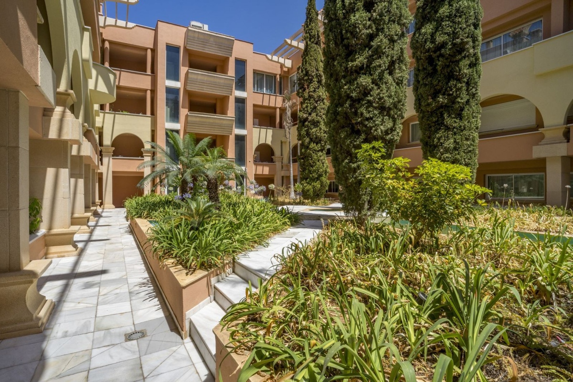 Rynek wtórny - apartment - Marbella - Nueva Andalucía