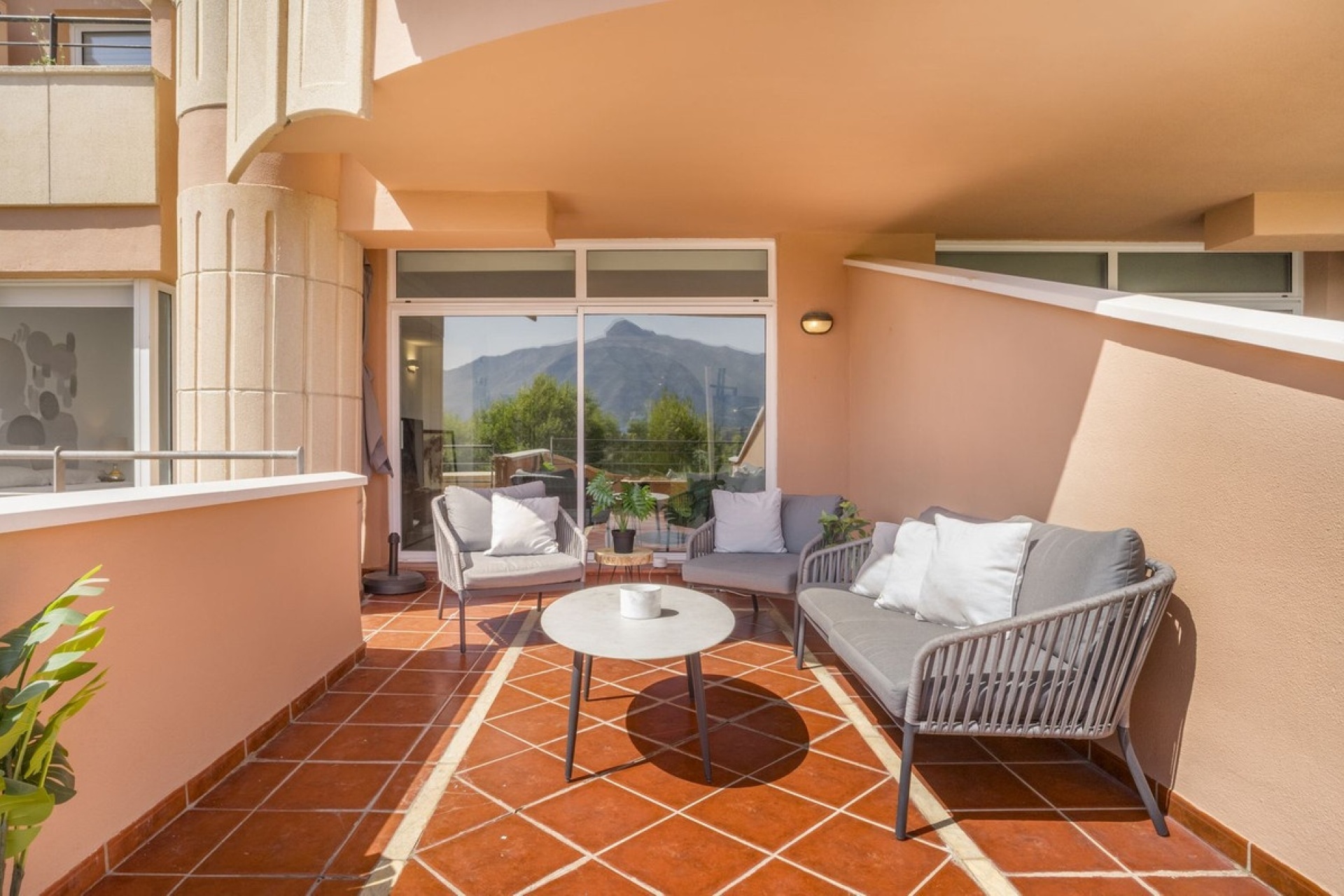 Rynek wtórny - apartment - Marbella - Nueva Andalucía