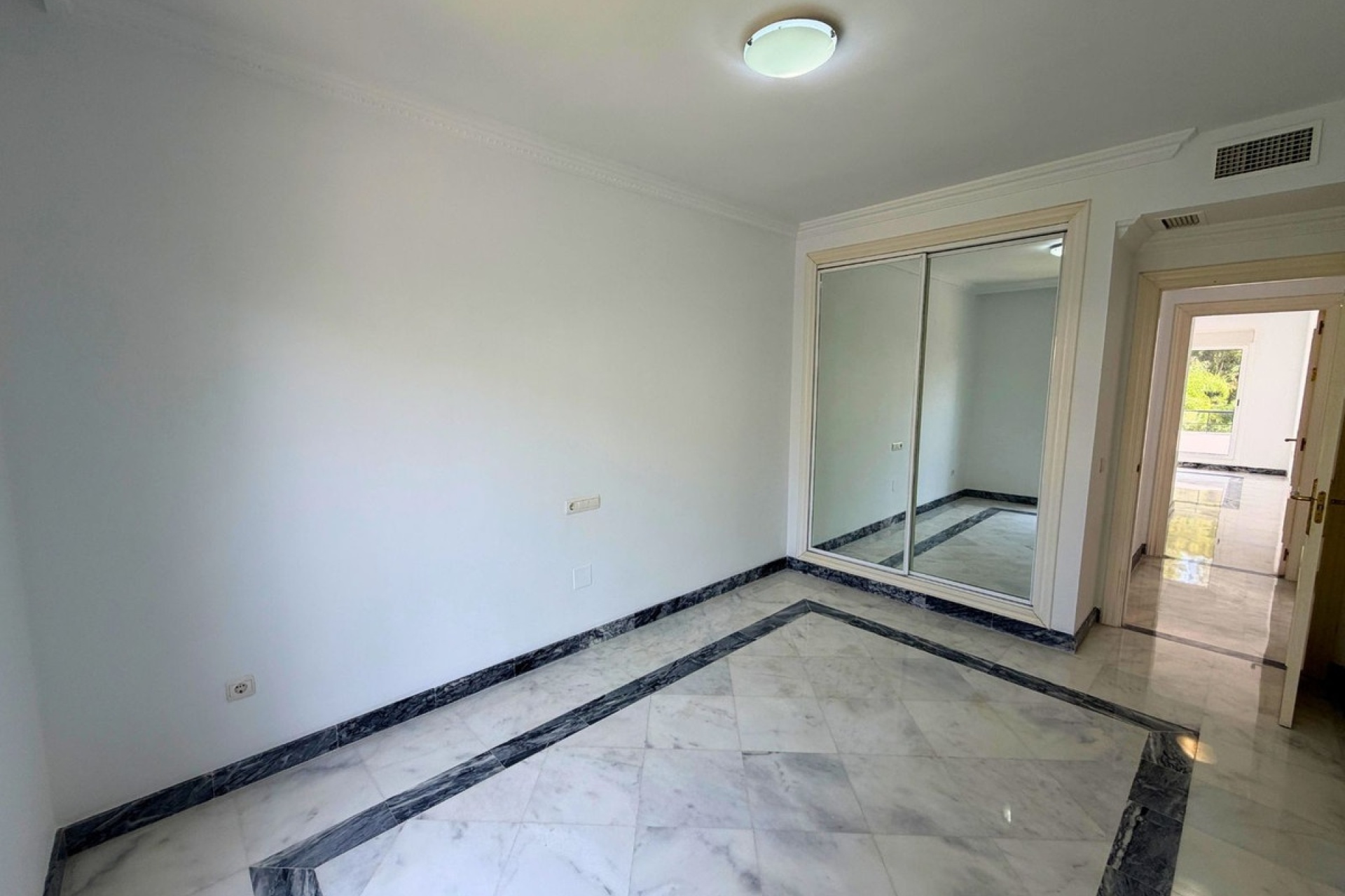 Rynek wtórny - apartment - Marbella - Nueva Andalucía