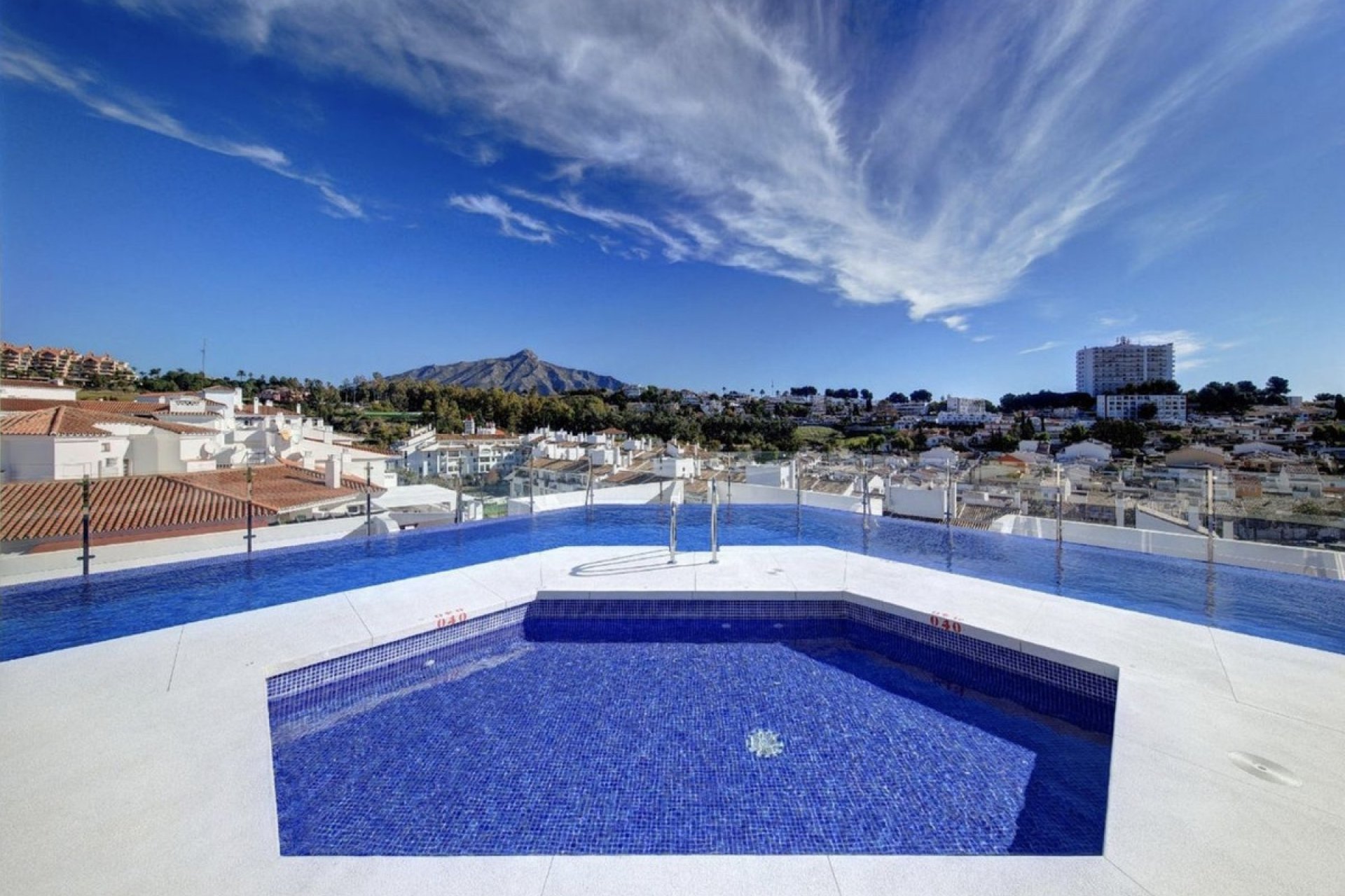 Rynek wtórny - apartment - Marbella - Nueva Andalucía