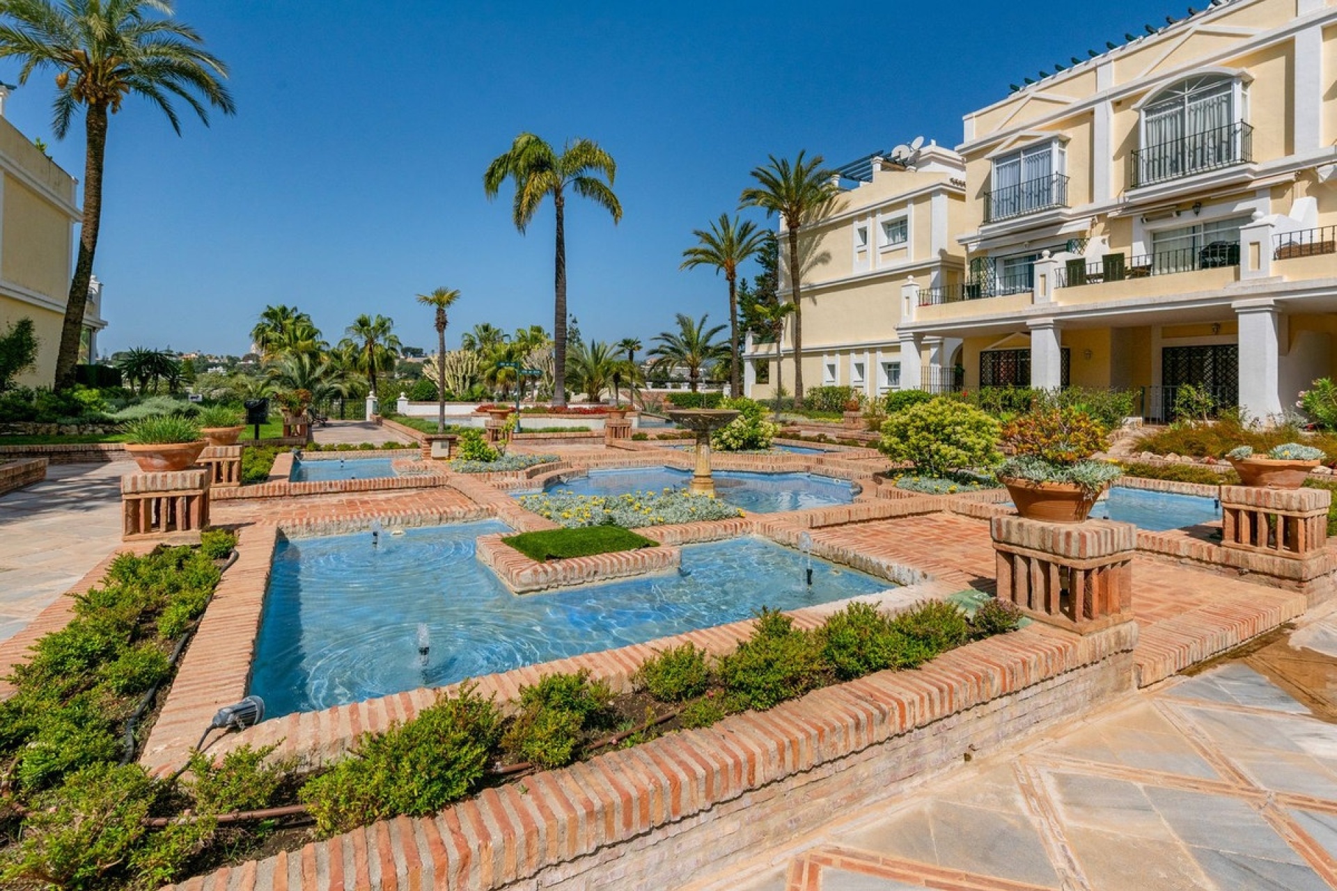 Rynek wtórny - apartment - Marbella - Nueva Andalucía