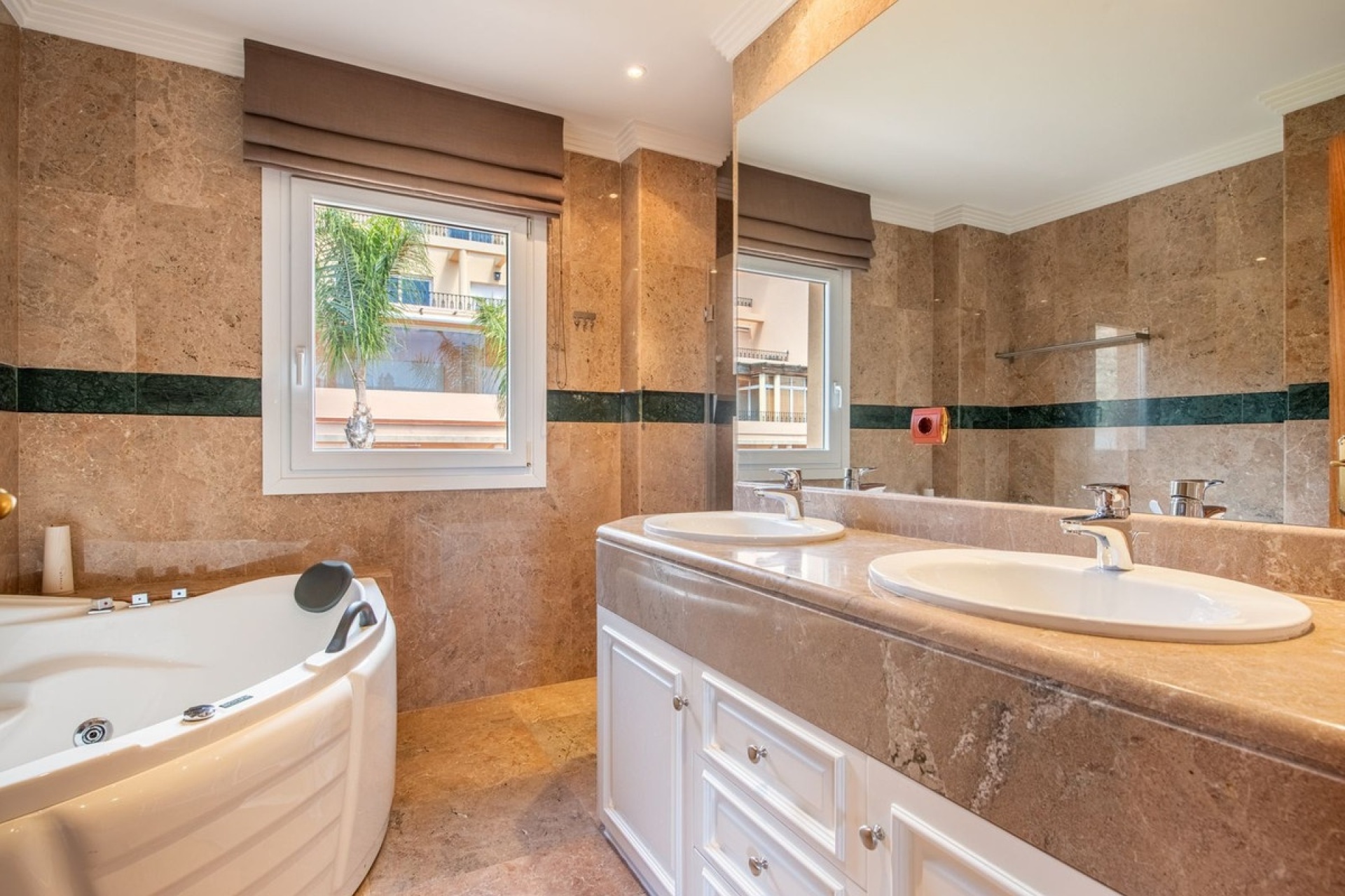 Rynek wtórny - apartment - Marbella - Nueva Andalucía