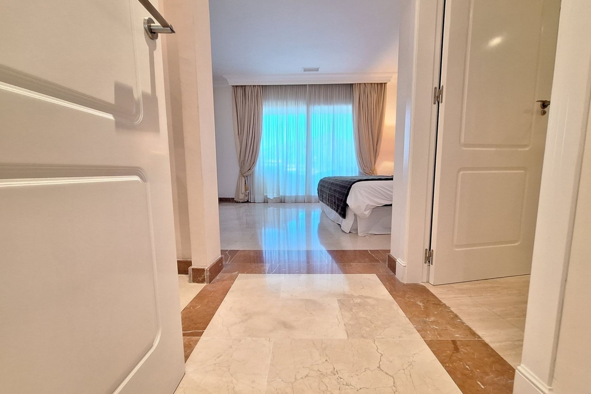 Rynek wtórny - apartment - Marbella - Nueva Andalucía