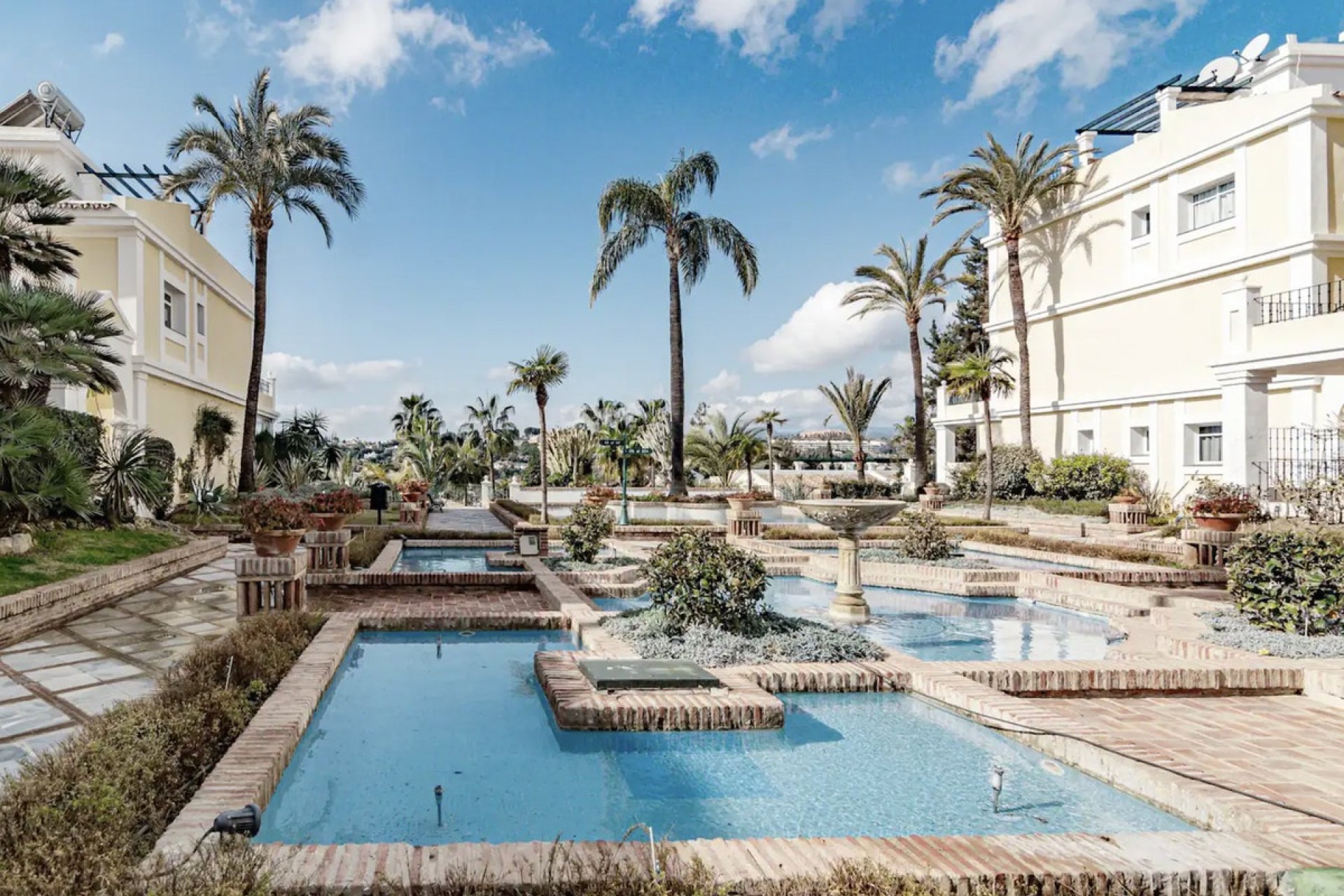Rynek wtórny - apartment - Marbella - Nueva Andalucía