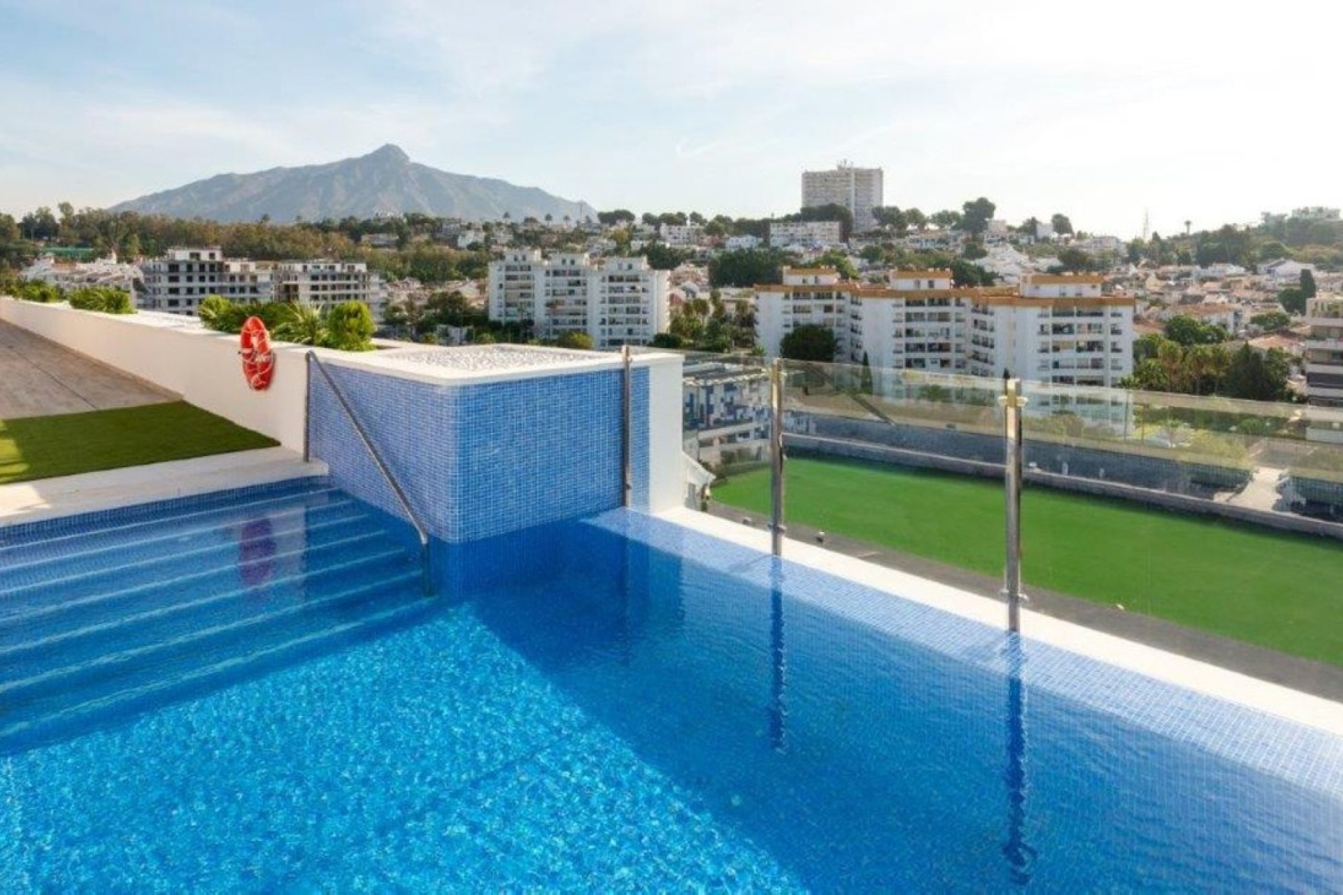 Rynek wtórny - apartment - Marbella - Nueva Andalucía