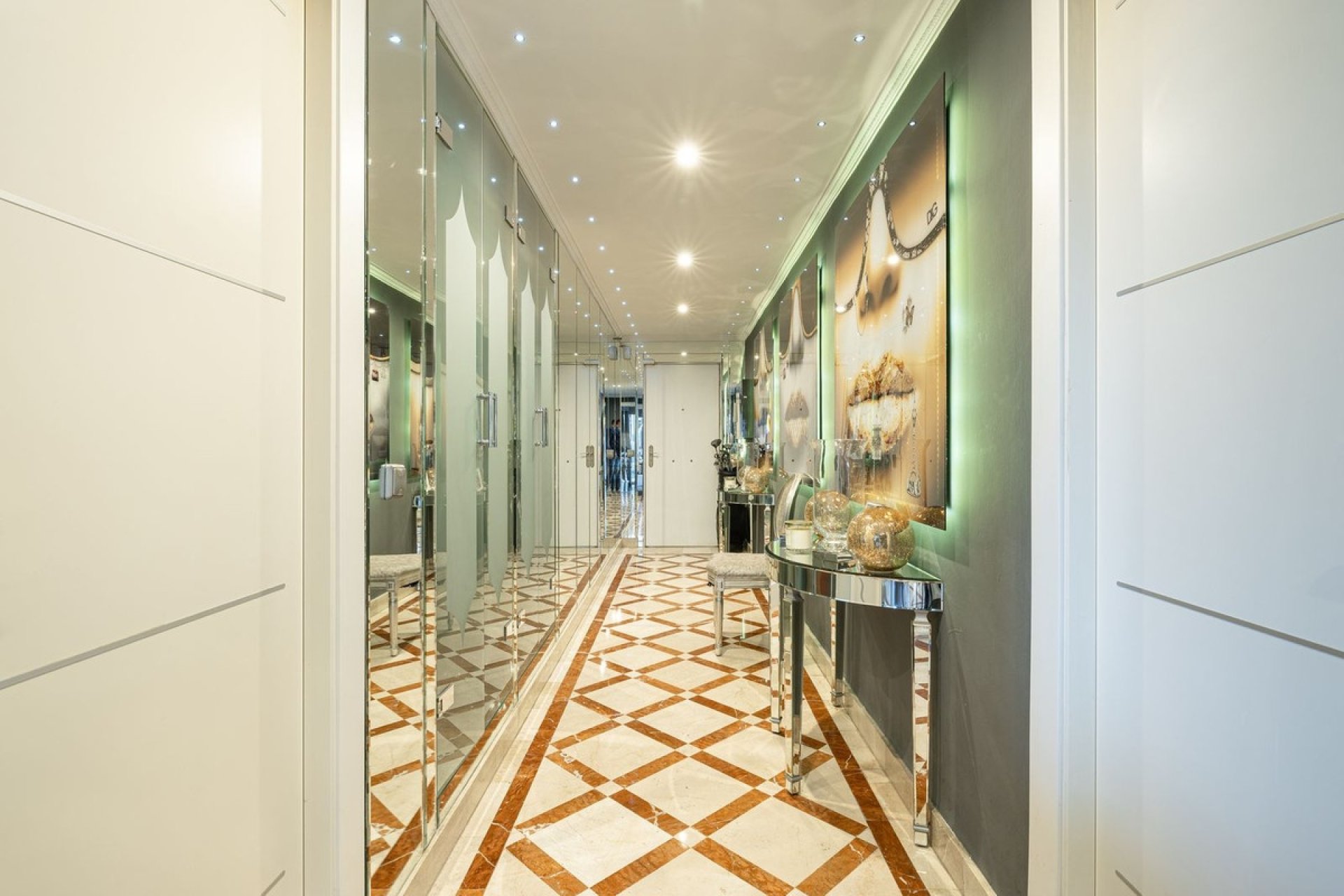 Rynek wtórny - apartment - Marbella - Nueva Andalucía
