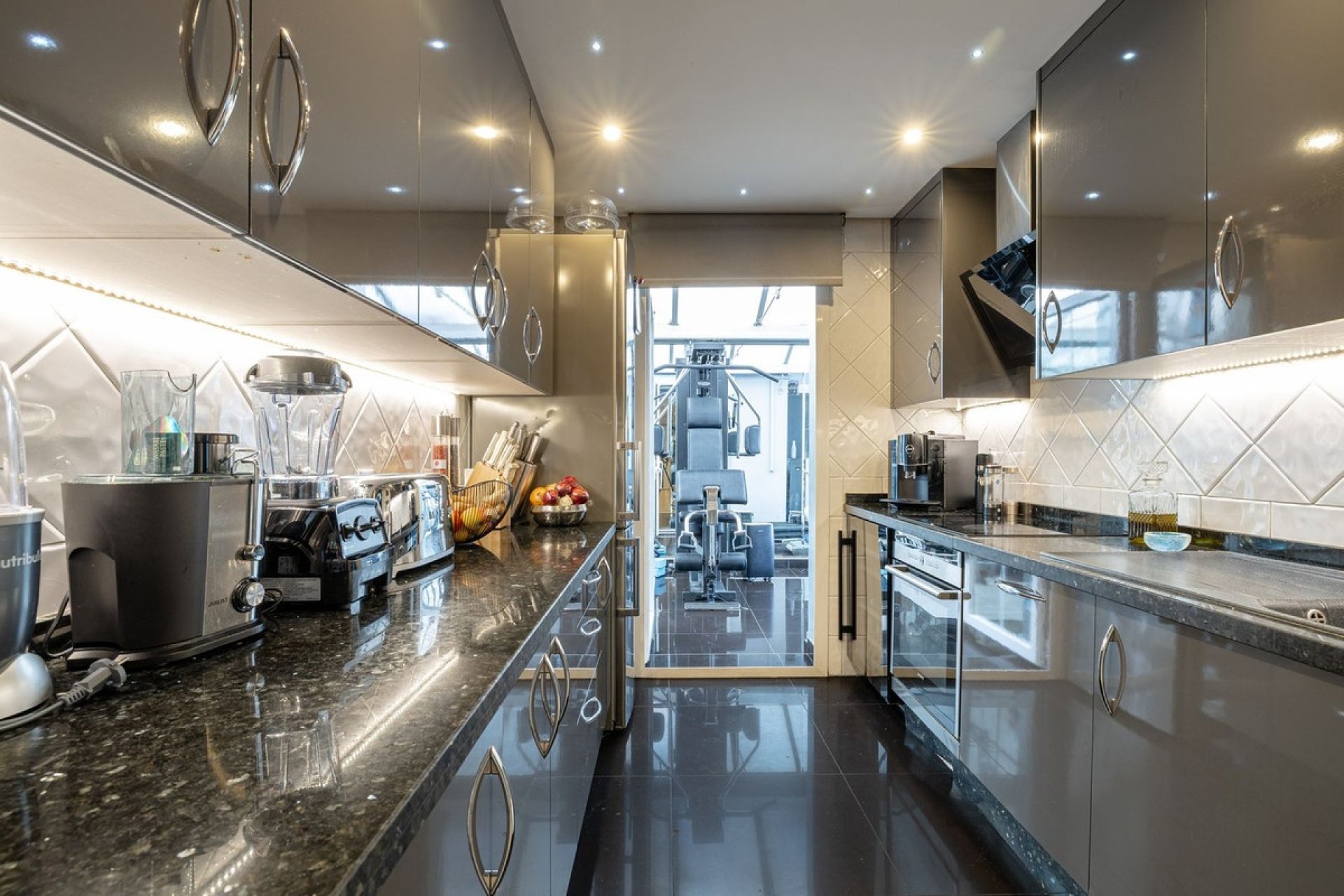 Rynek wtórny - apartment - Marbella - Nueva Andalucía