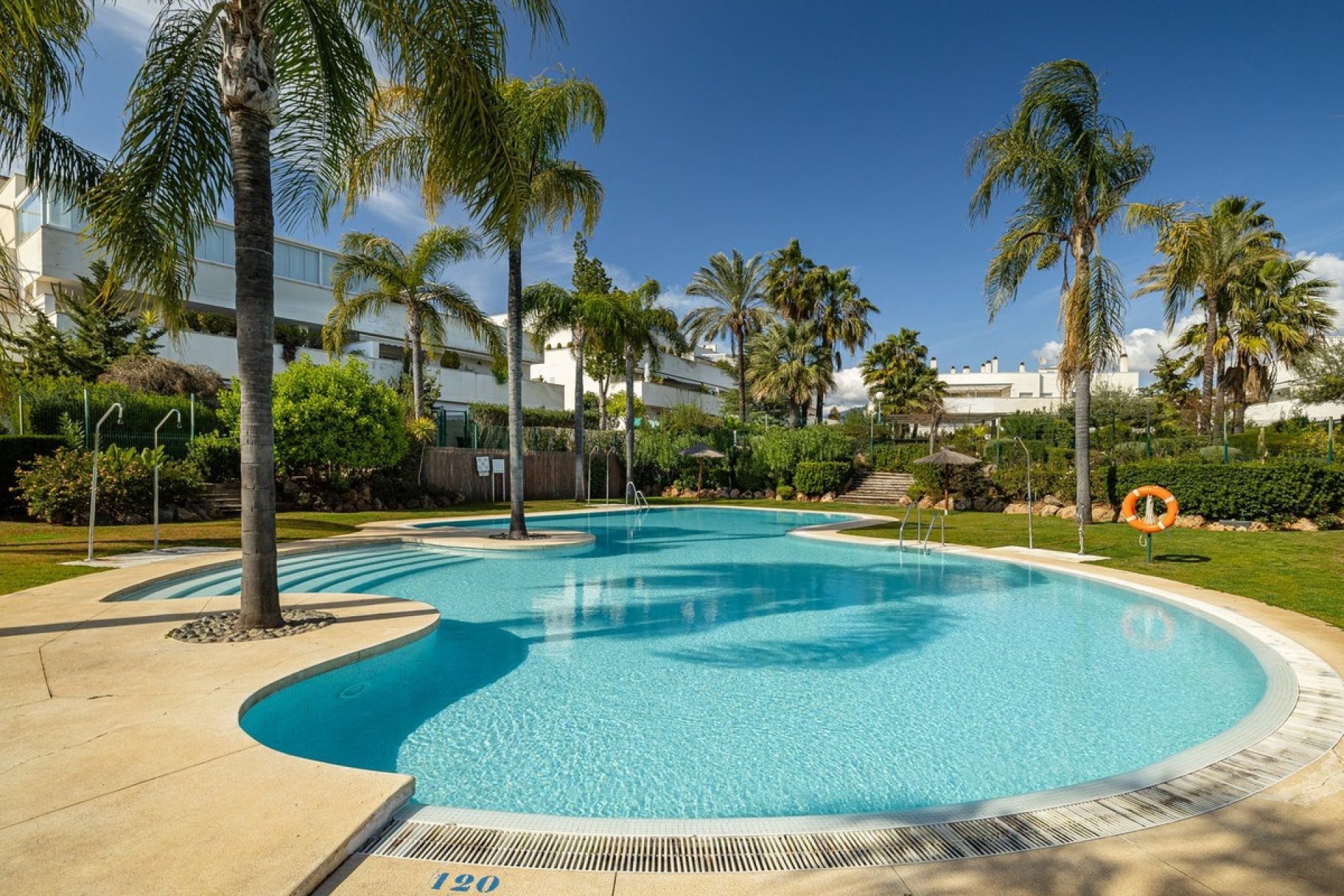 Rynek wtórny - apartment - Marbella - Nueva Andalucía
