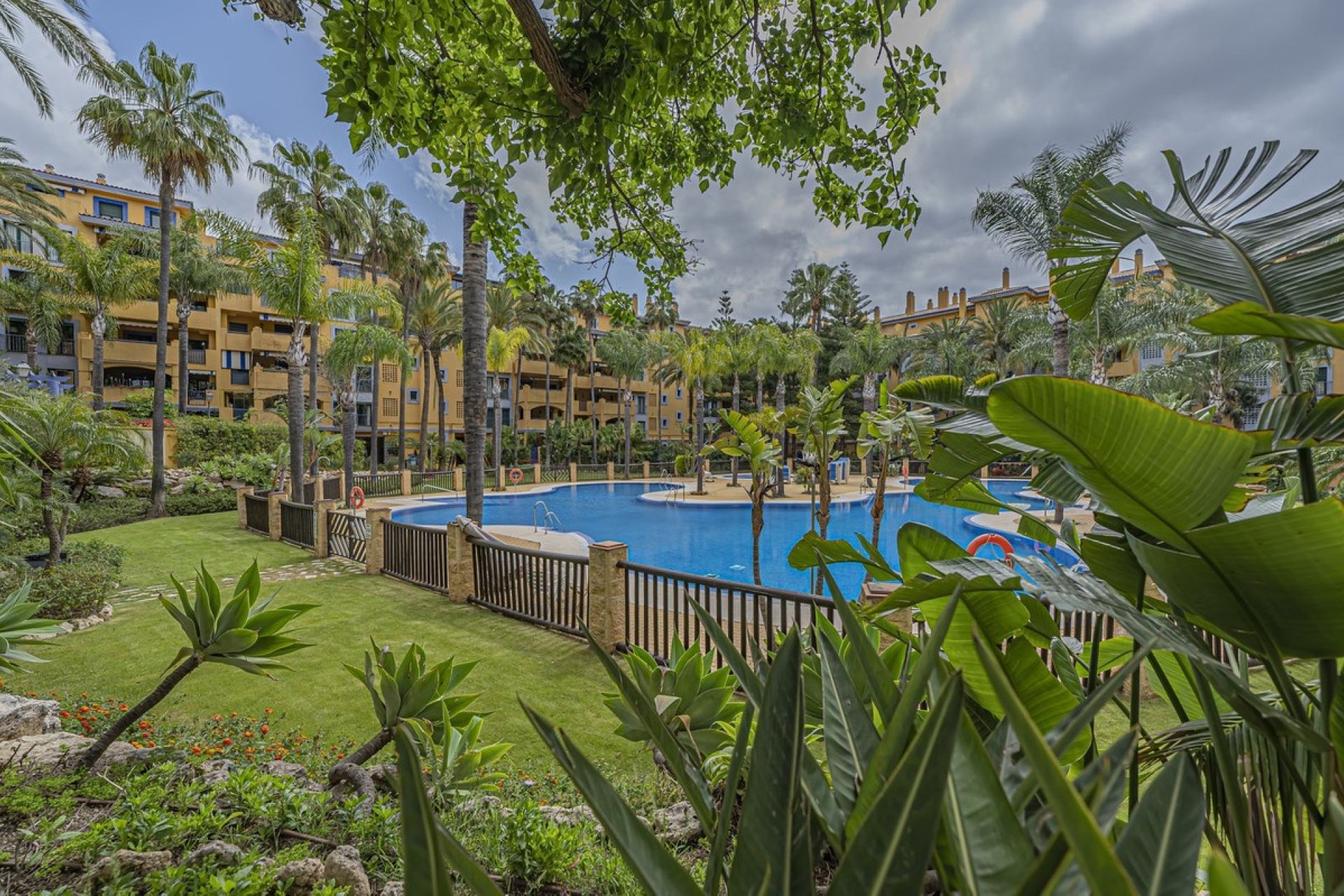 Rynek wtórny - apartment - Marbella - San Pedro de Alcántara