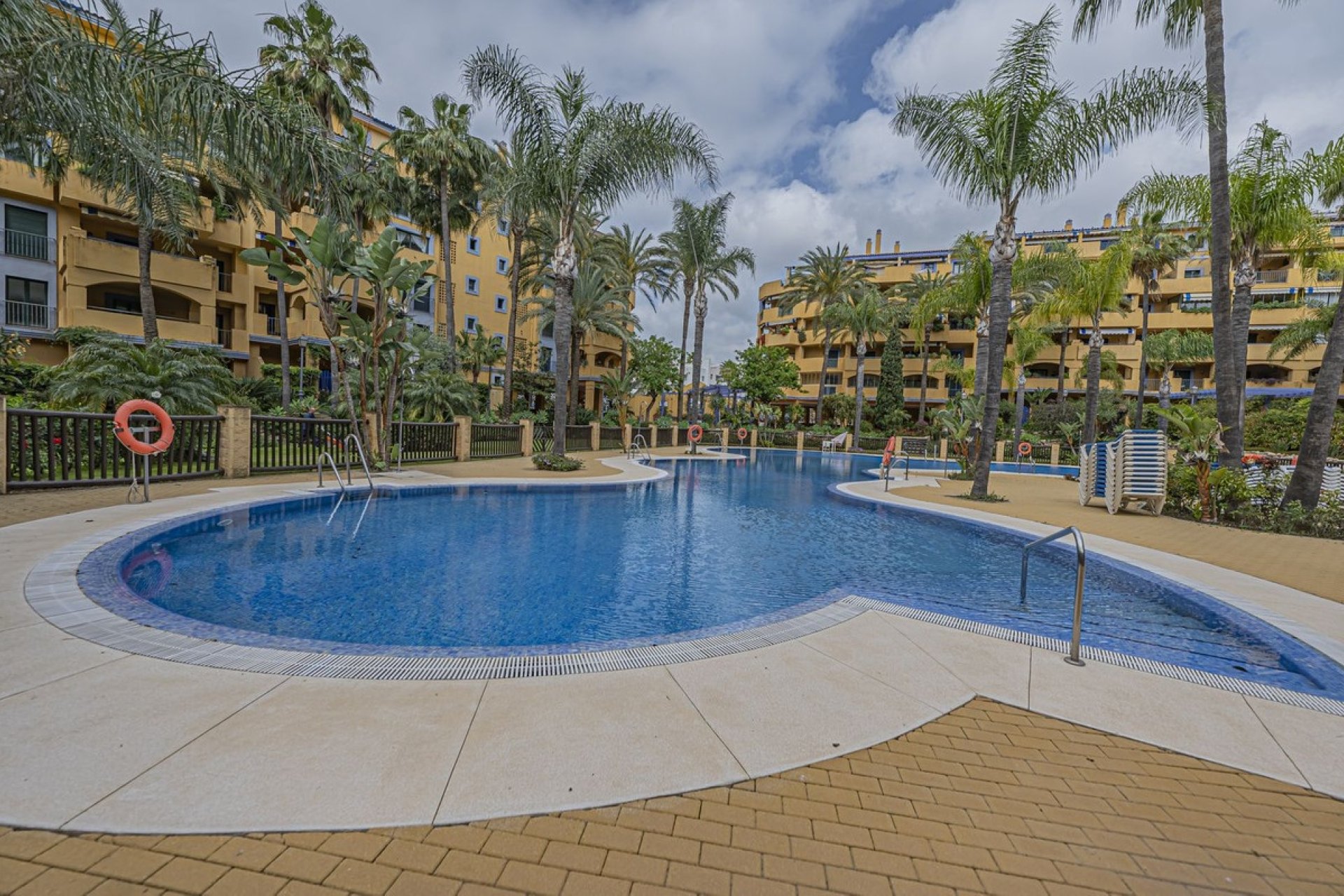 Rynek wtórny - apartment - Marbella - San Pedro de Alcántara