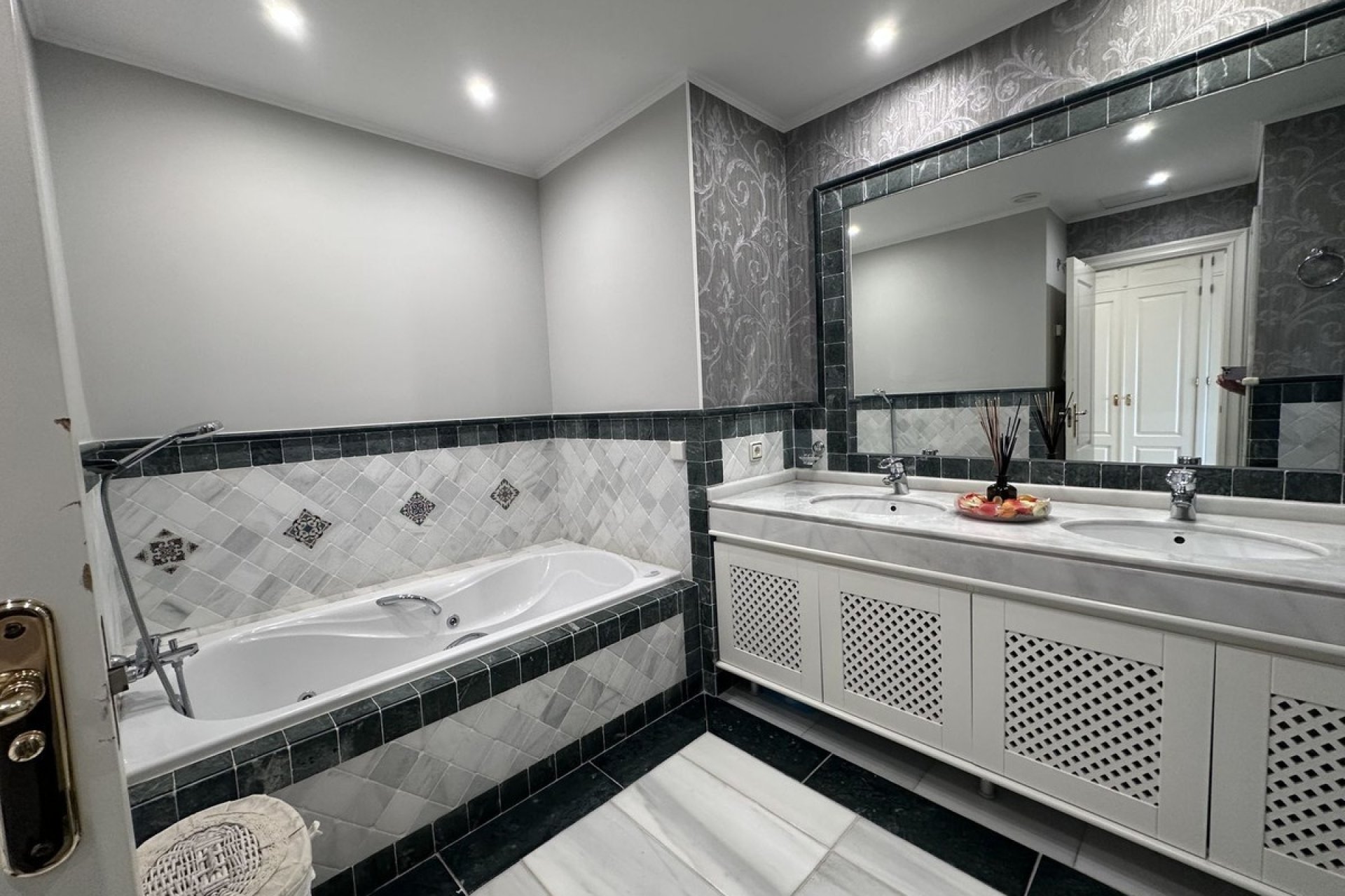 Rynek wtórny - apartment - Marbella - The Golden Mile